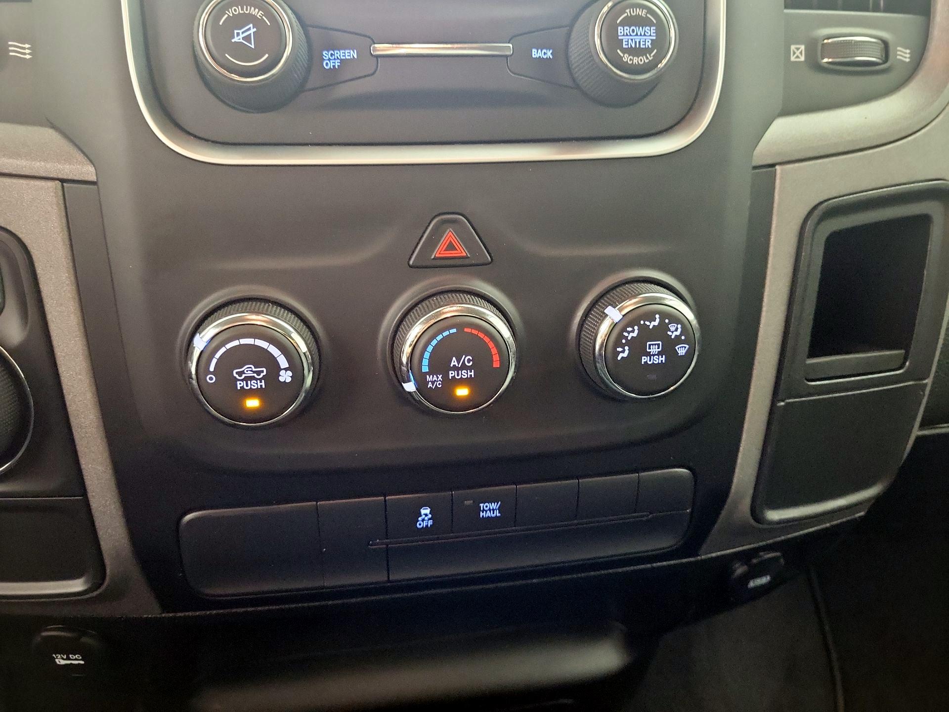Thumbnail: 2020 RAM 1500 Classic - 16