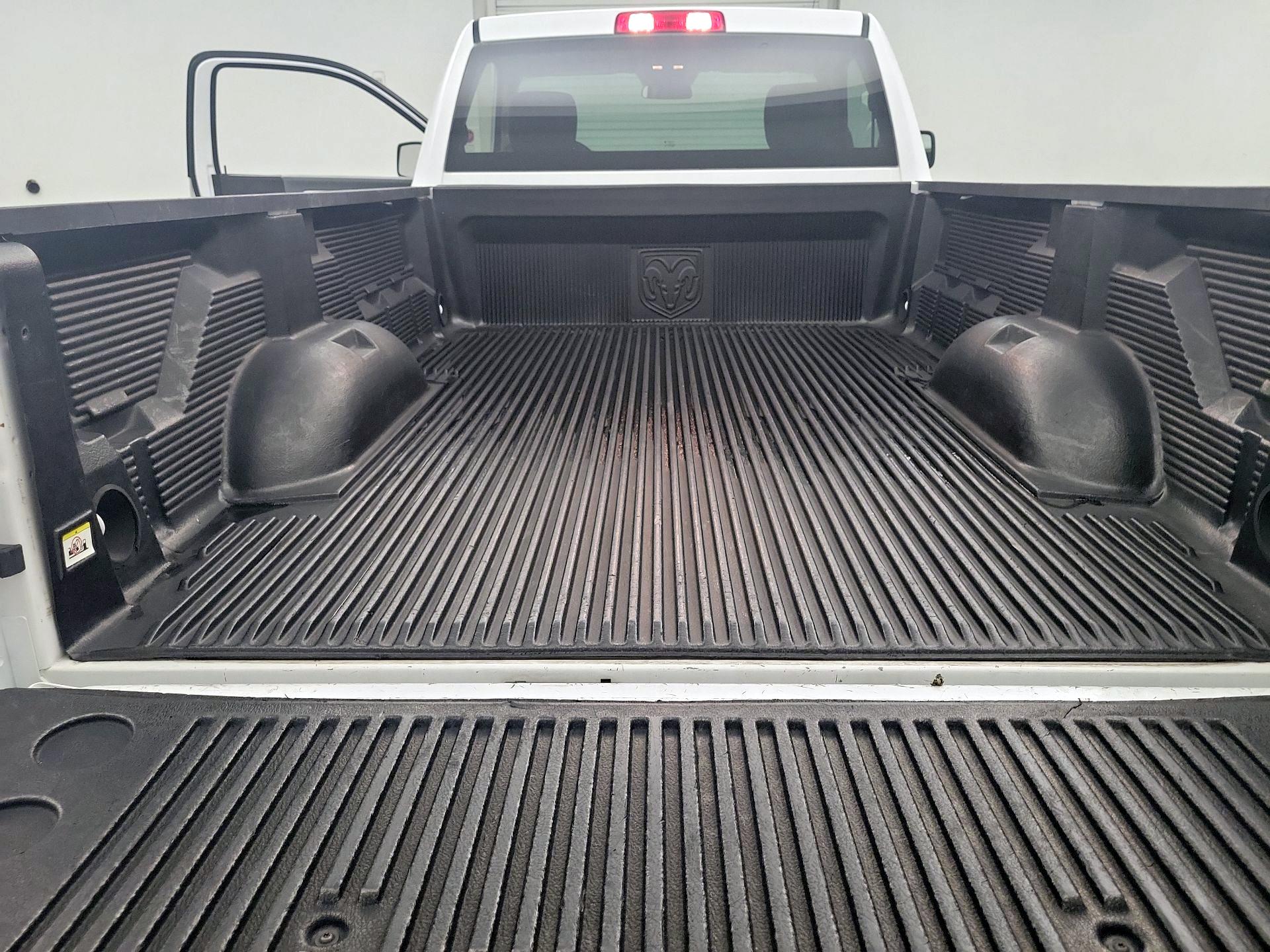 Thumbnail: 2020 RAM 1500 Classic - 18