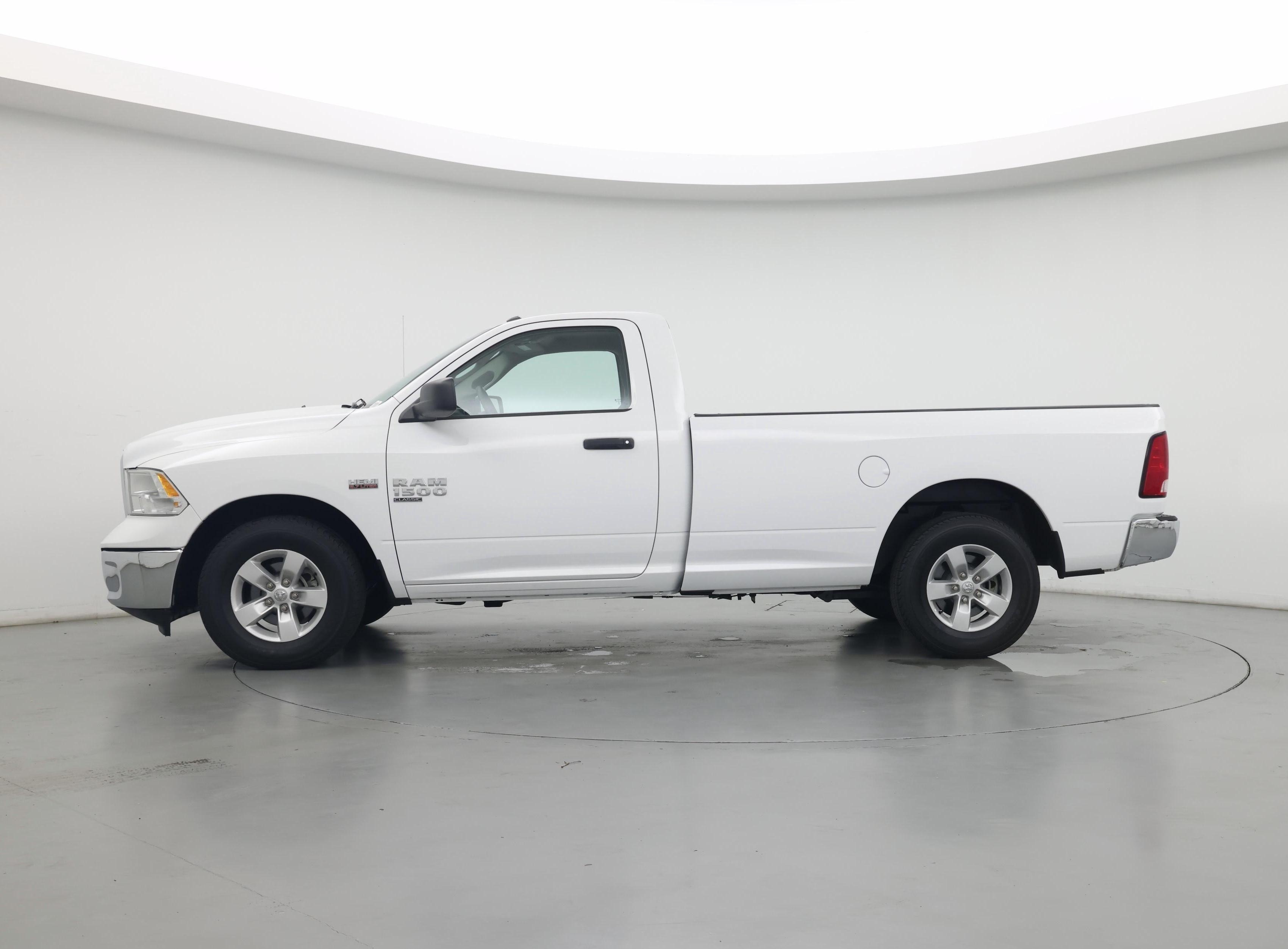 Thumbnail: 2020 RAM 1500 Classic - 3