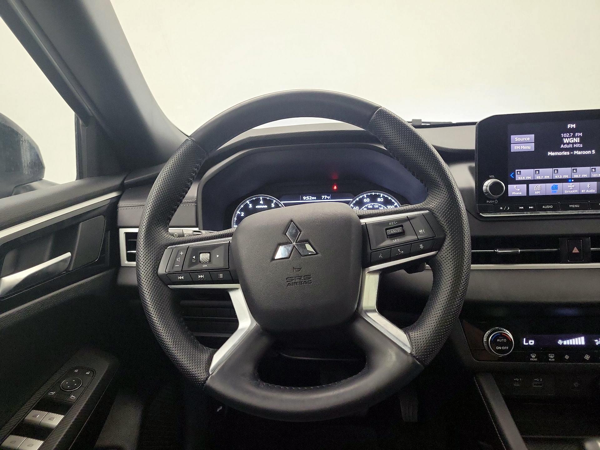 Thumbnail: 2022 Mitsubishi Outlander - 10