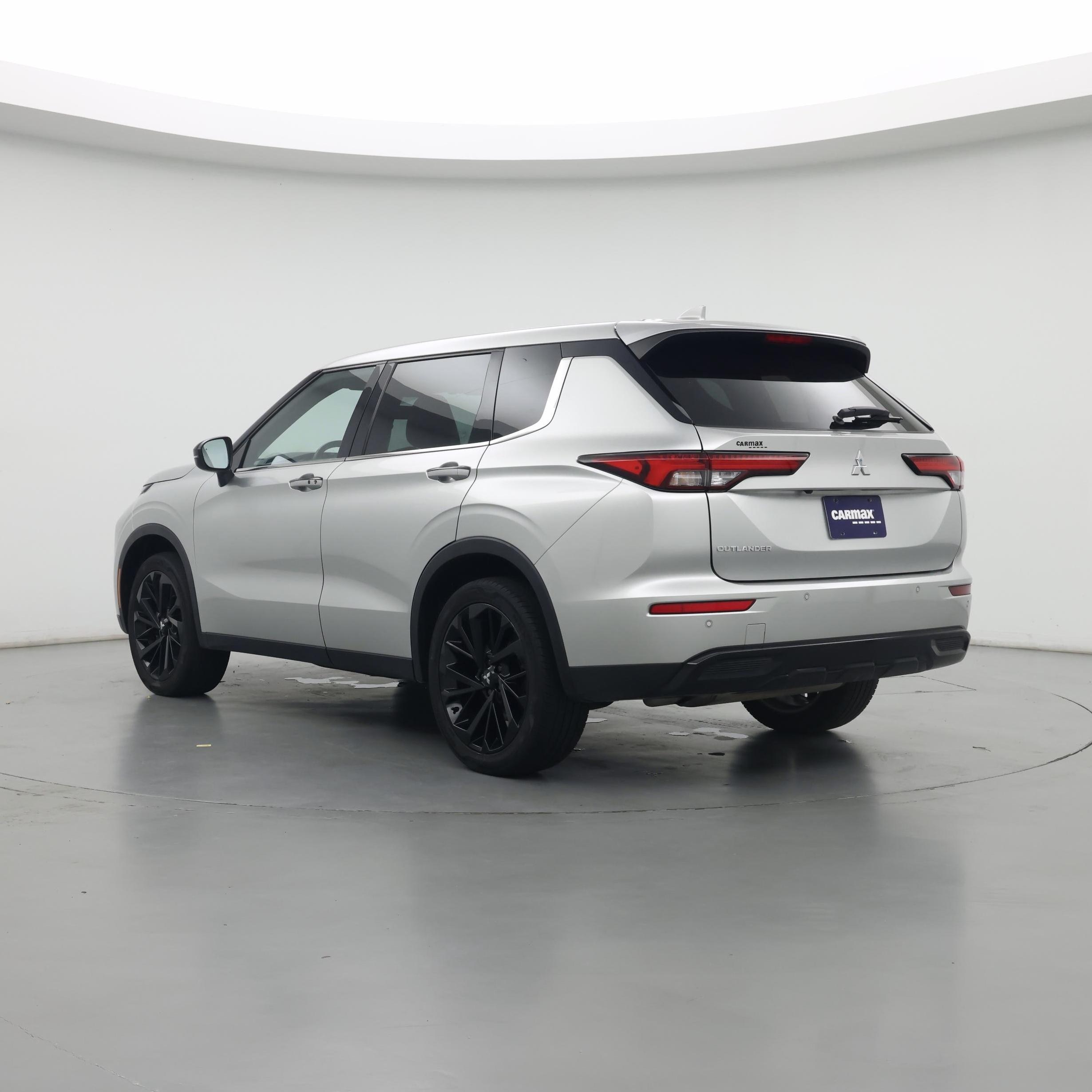 Thumbnail: 2022 Mitsubishi Outlander - 2