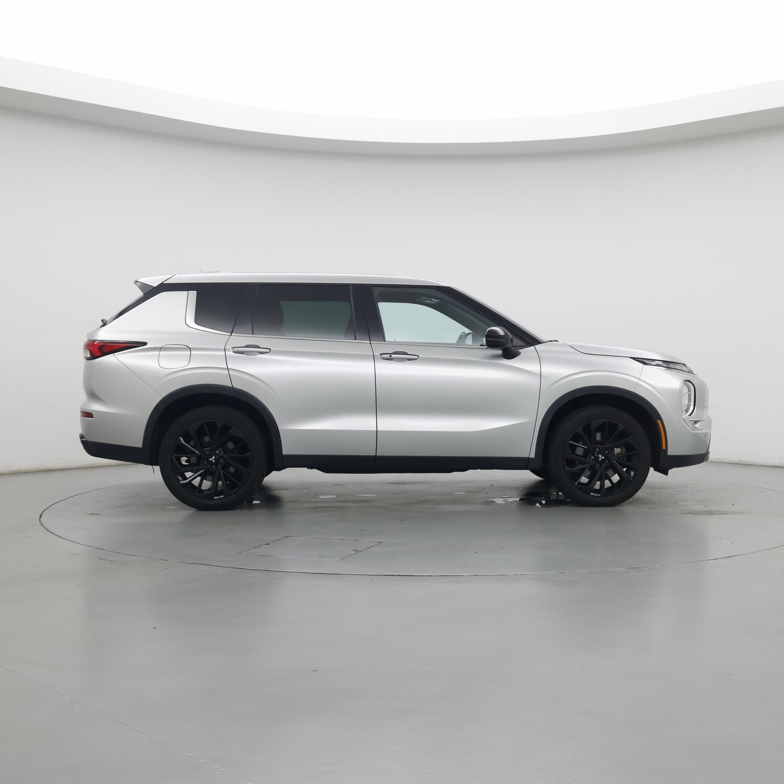 Thumbnail: 2022 Mitsubishi Outlander - 7