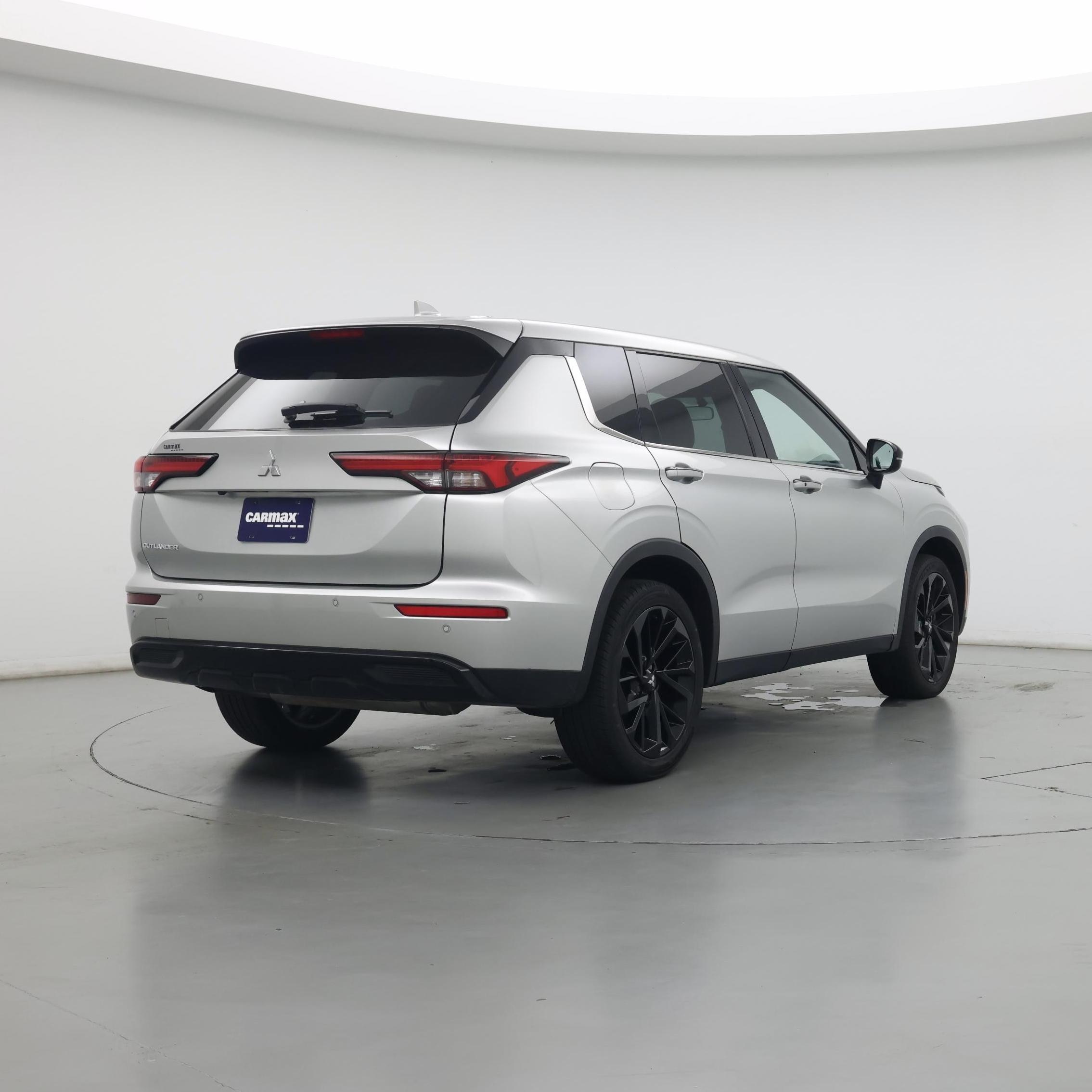 Thumbnail: 2022 Mitsubishi Outlander - 8