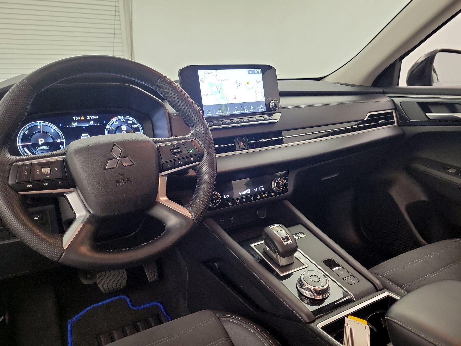 Thumbnail: 2023 Mitsubishi Outlander - 9