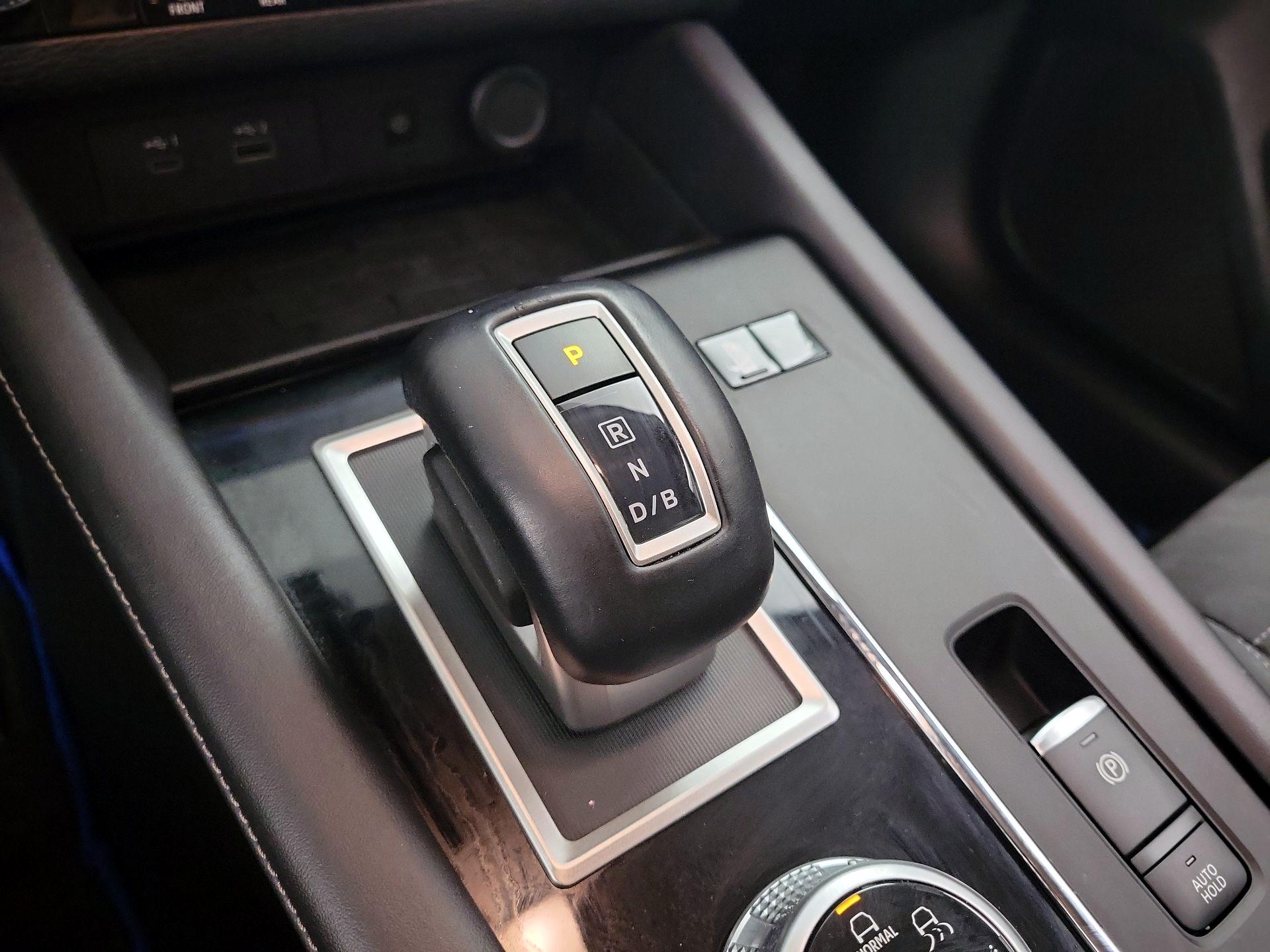 Thumbnail: 2023 Mitsubishi Outlander - 18
