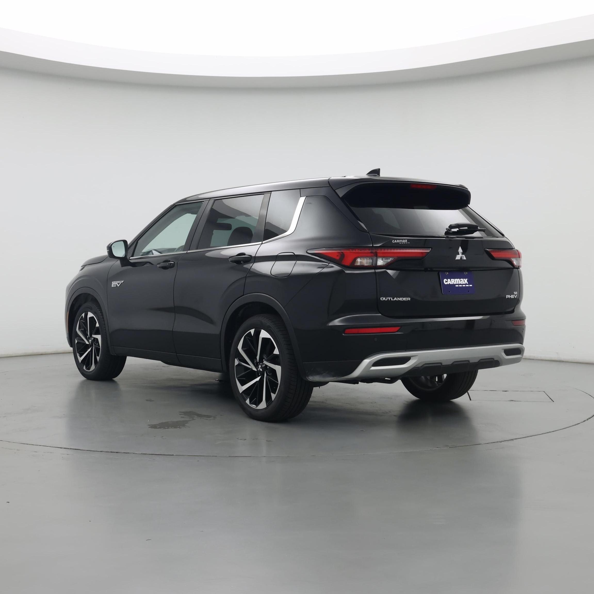 Thumbnail: 2023 Mitsubishi Outlander - 2