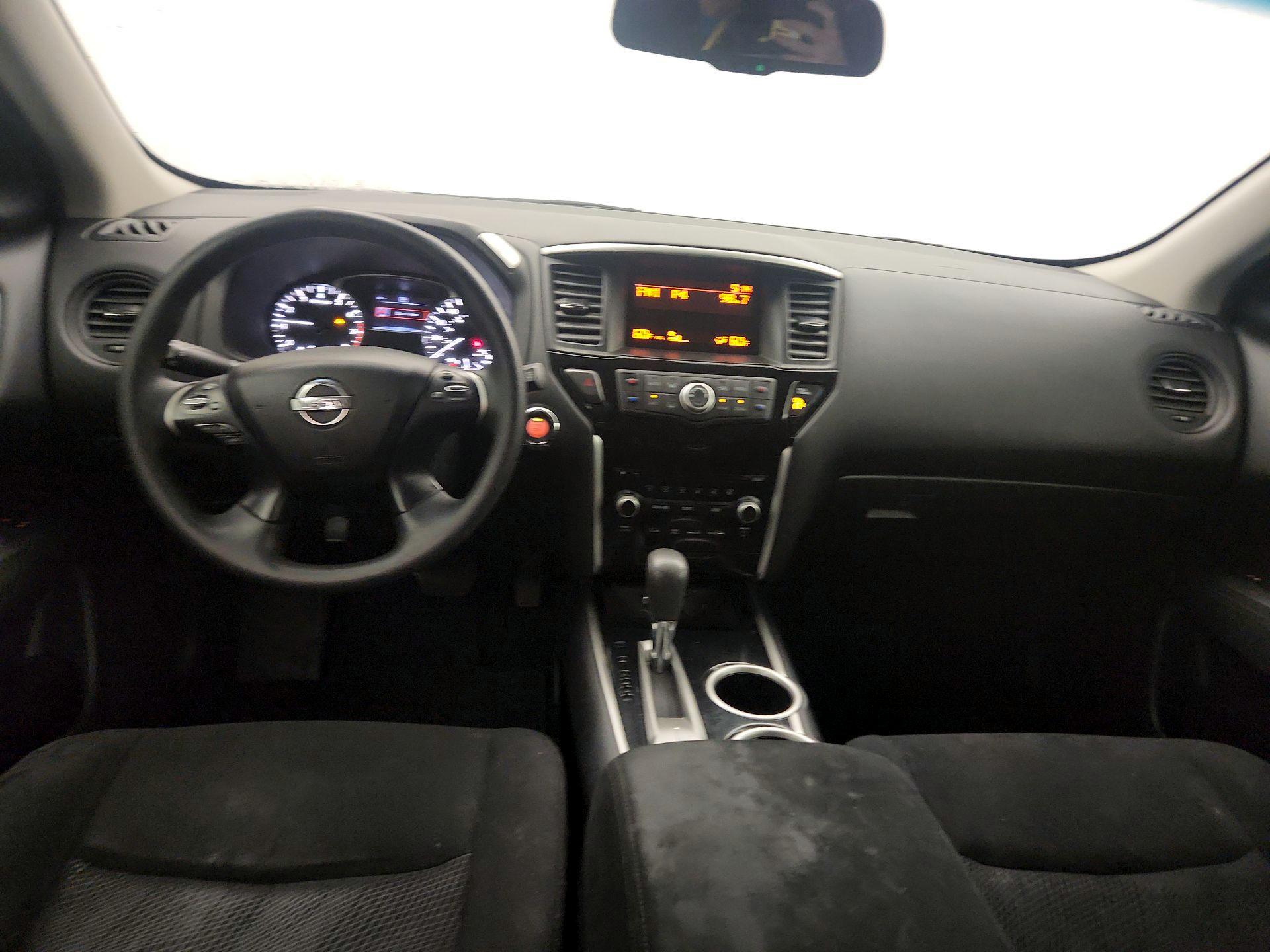 Thumbnail: 2016 Nissan Pathfinder - 9