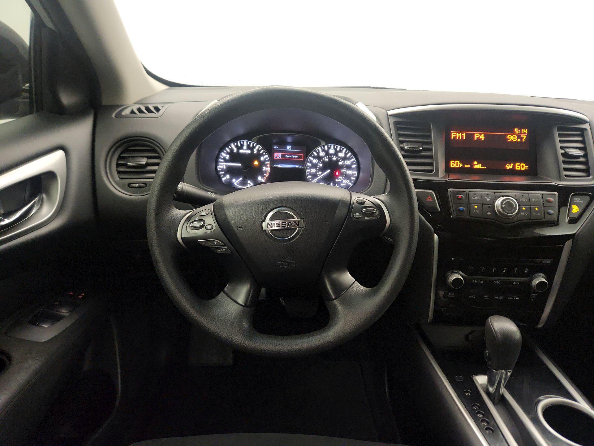 Thumbnail: 2016 Nissan Pathfinder - 10