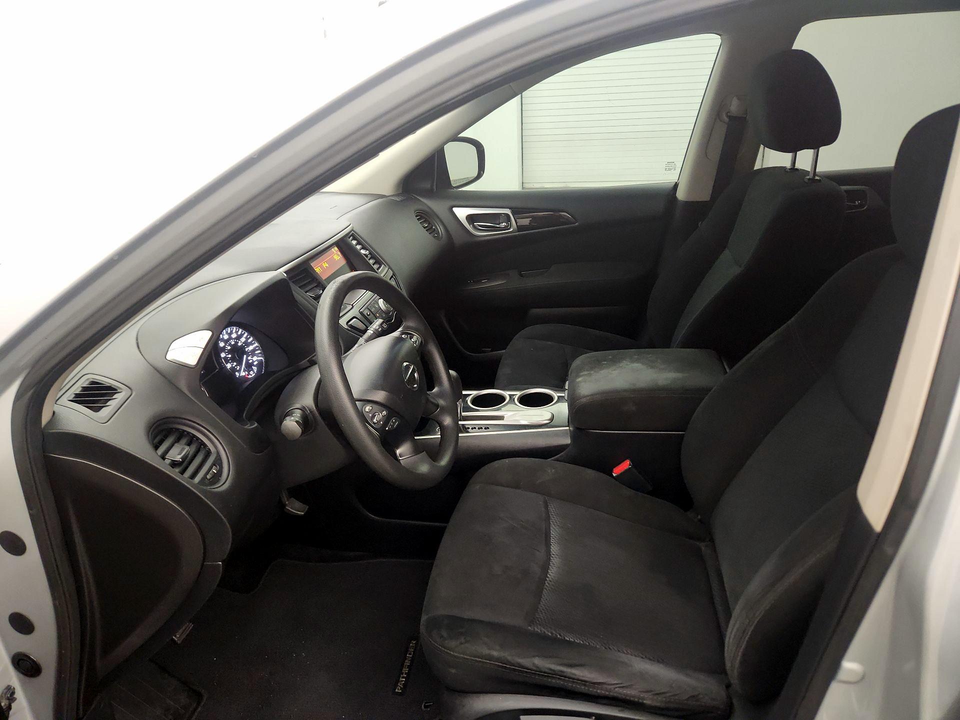 Thumbnail: 2016 Nissan Pathfinder - 11