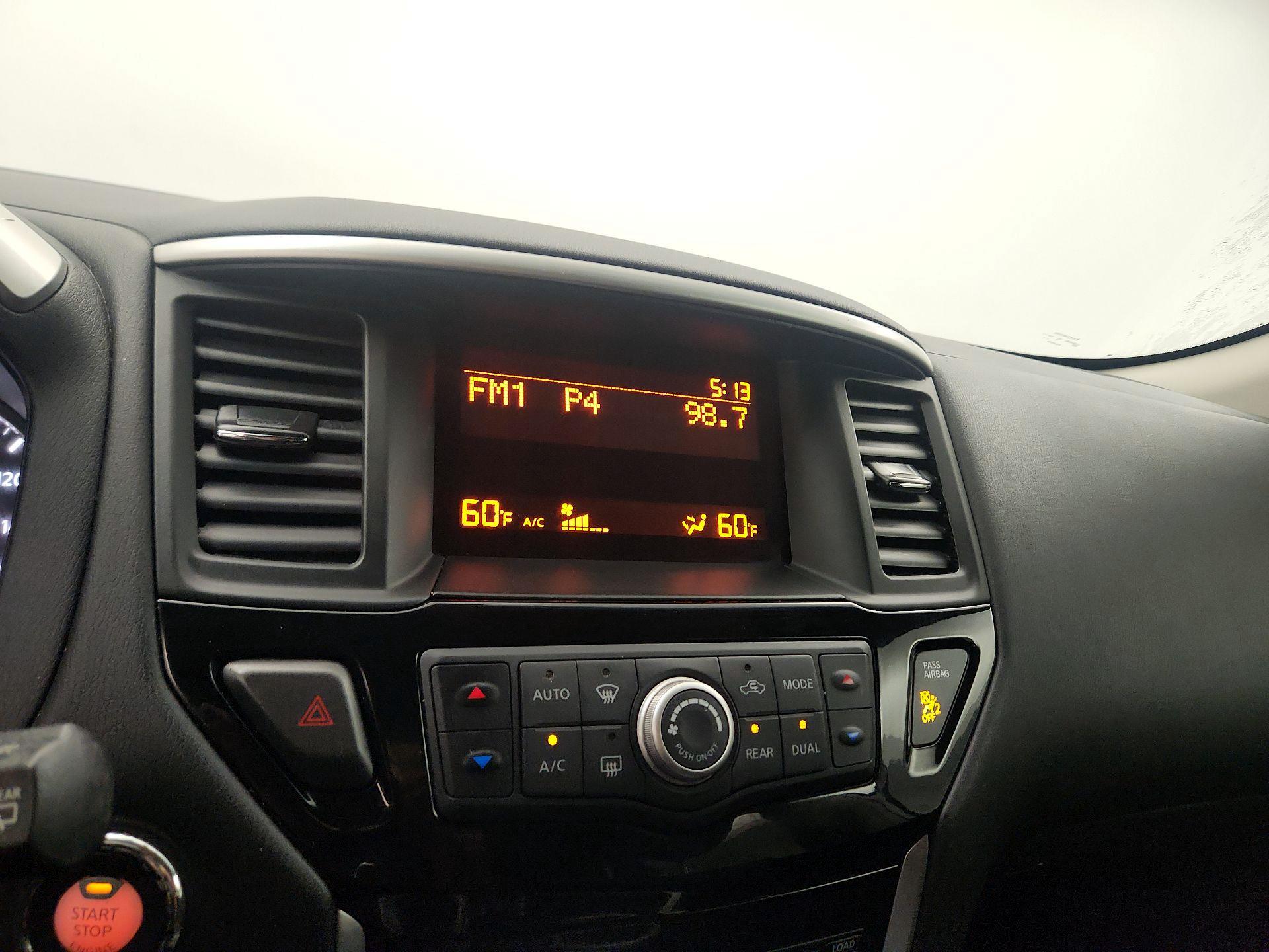 Thumbnail: 2016 Nissan Pathfinder - 15