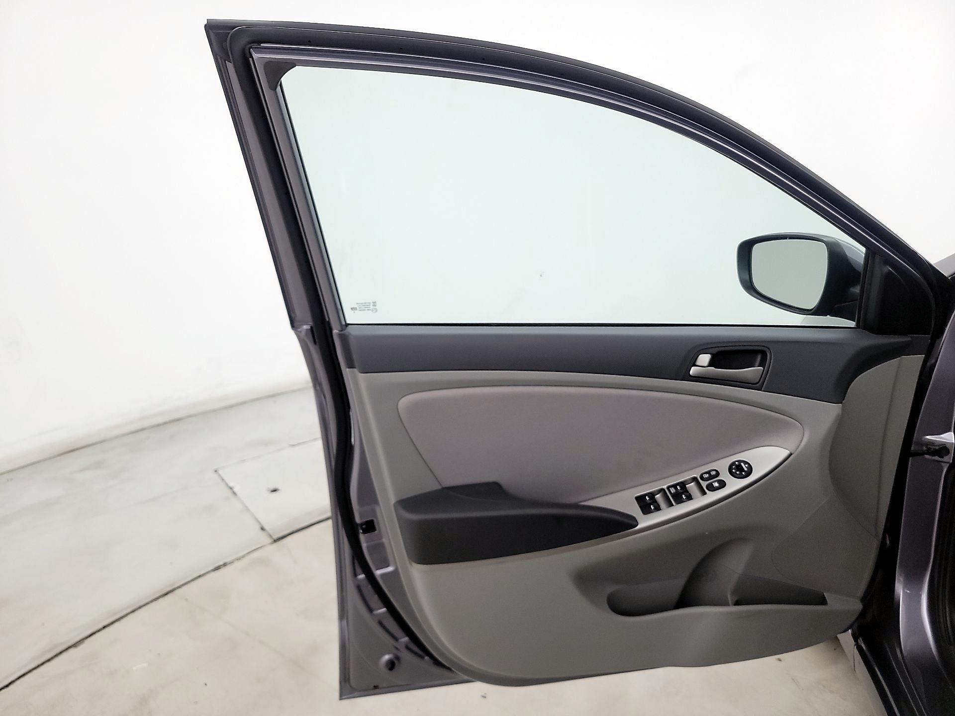 Thumbnail: 2017 Hyundai Accent - 12