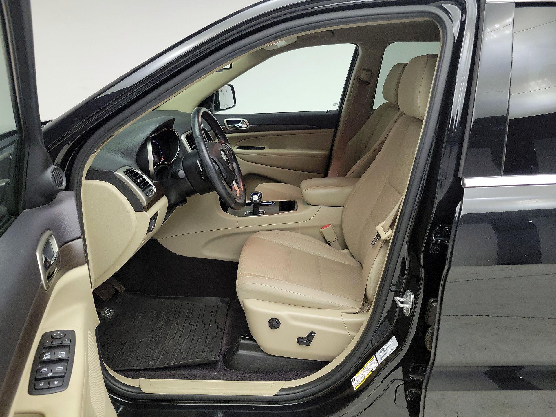 Thumbnail: 2015 Jeep Grand Cherokee - 11
