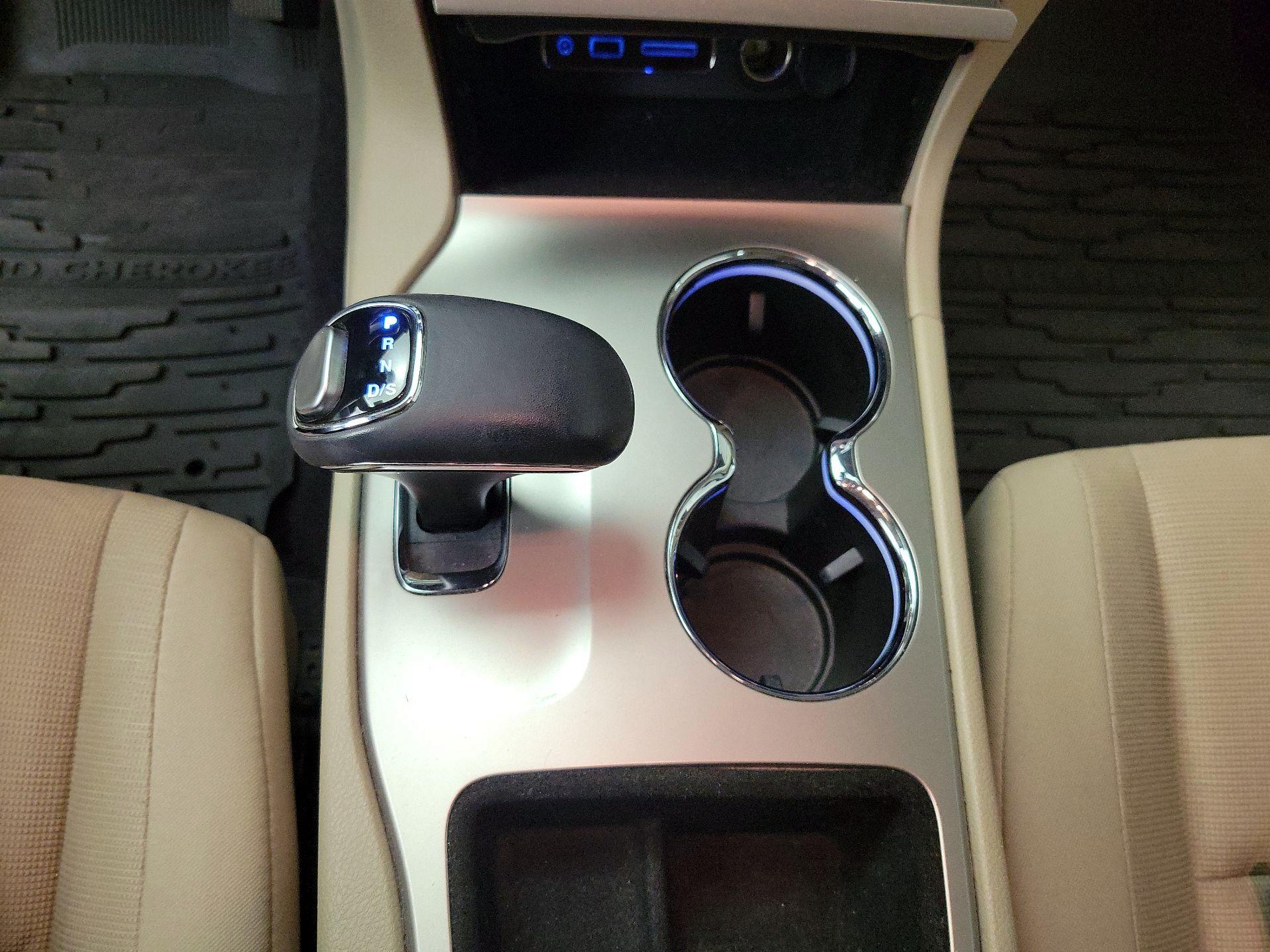 Thumbnail: 2015 Jeep Grand Cherokee - 18