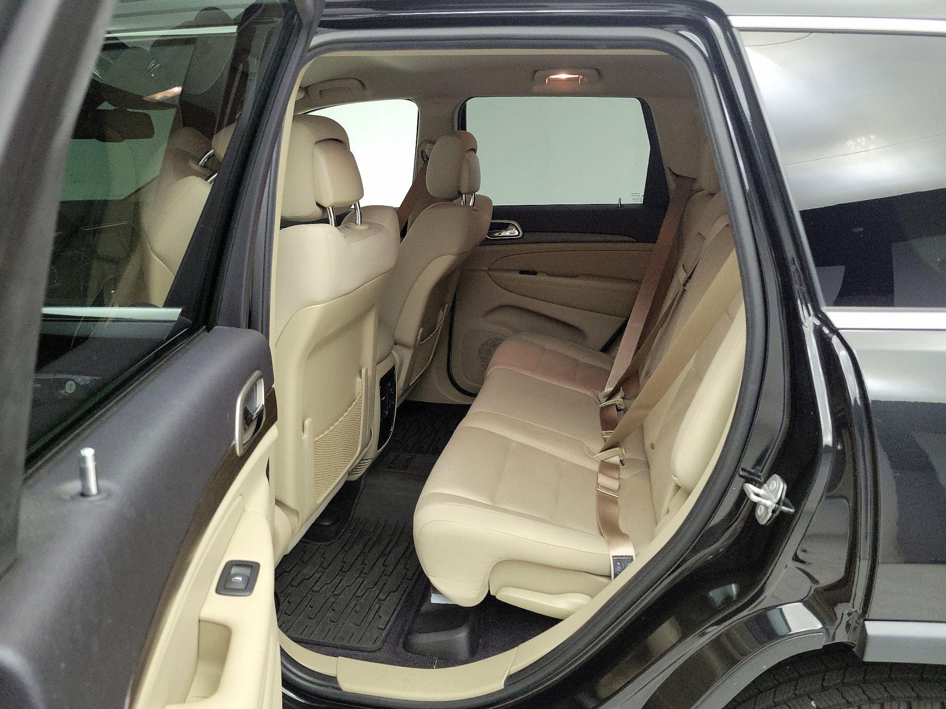 Thumbnail: 2015 Jeep Grand Cherokee - 20