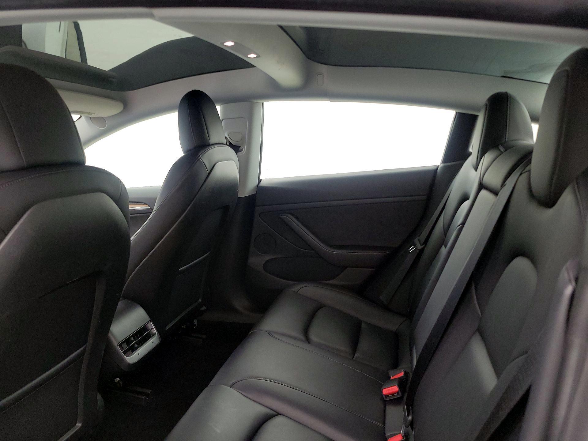 Thumbnail: 2021 Tesla Model 3 - 19