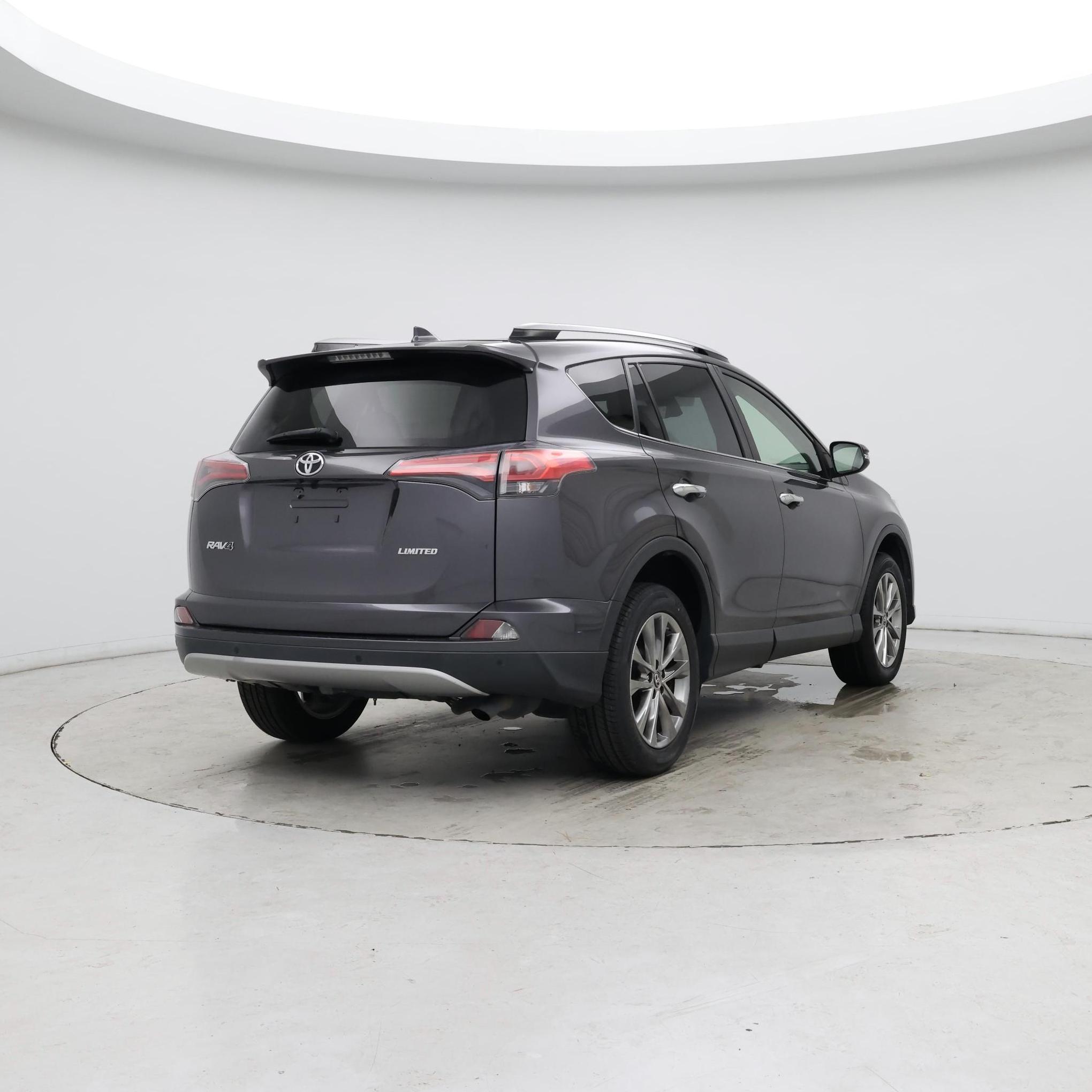 Thumbnail: 2017 Toyota RAV4 - 8