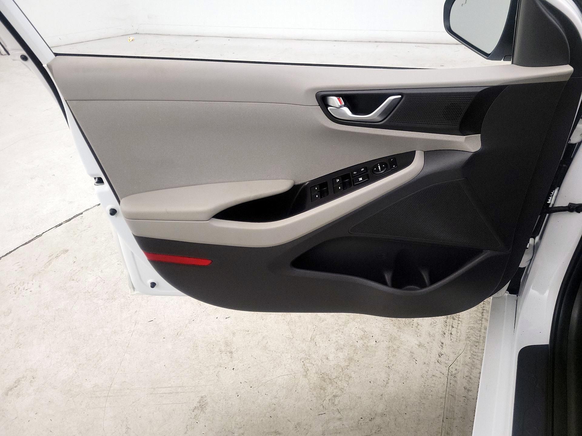 Thumbnail: 2017 Hyundai Ioniq - 12