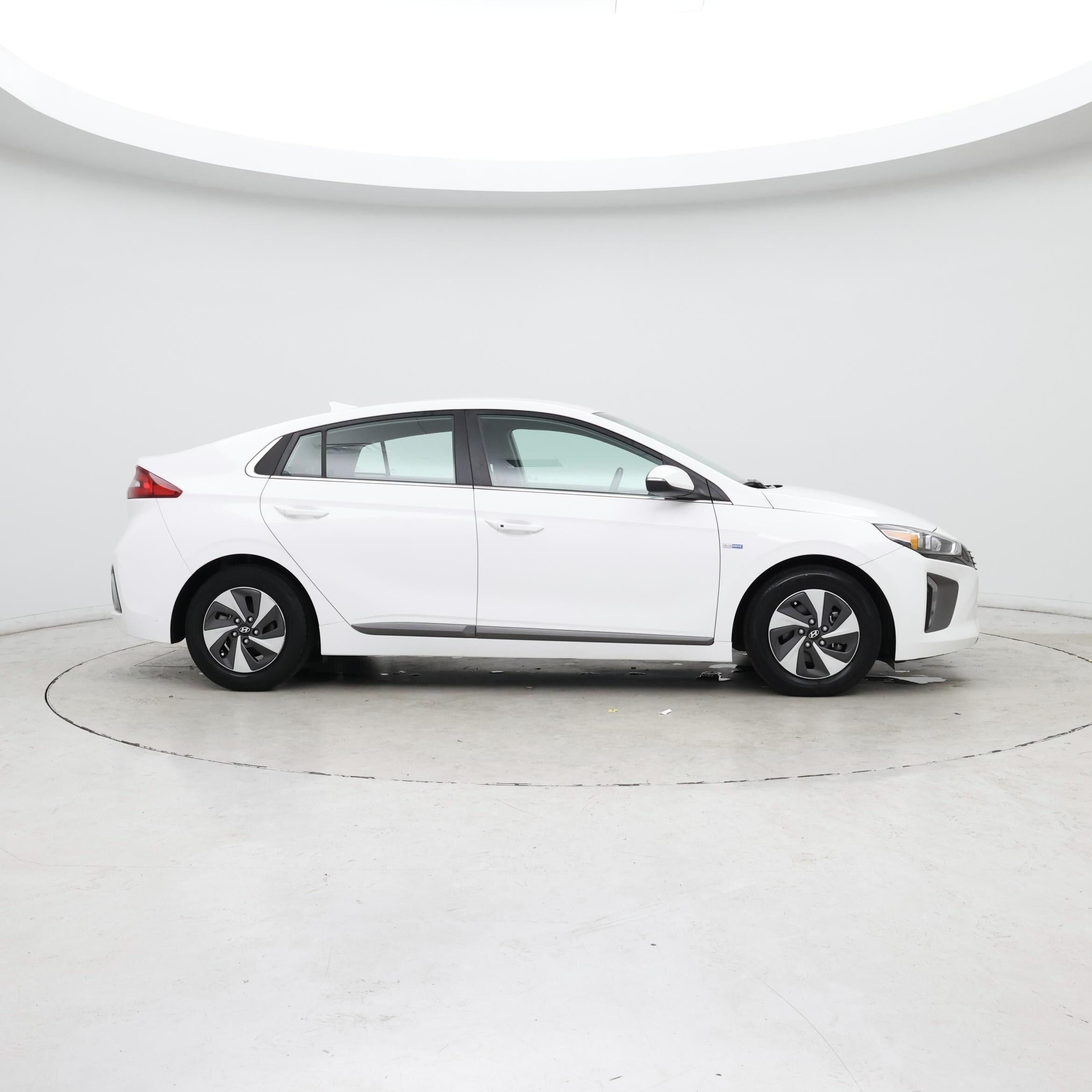 Thumbnail: 2017 Hyundai Ioniq - 7