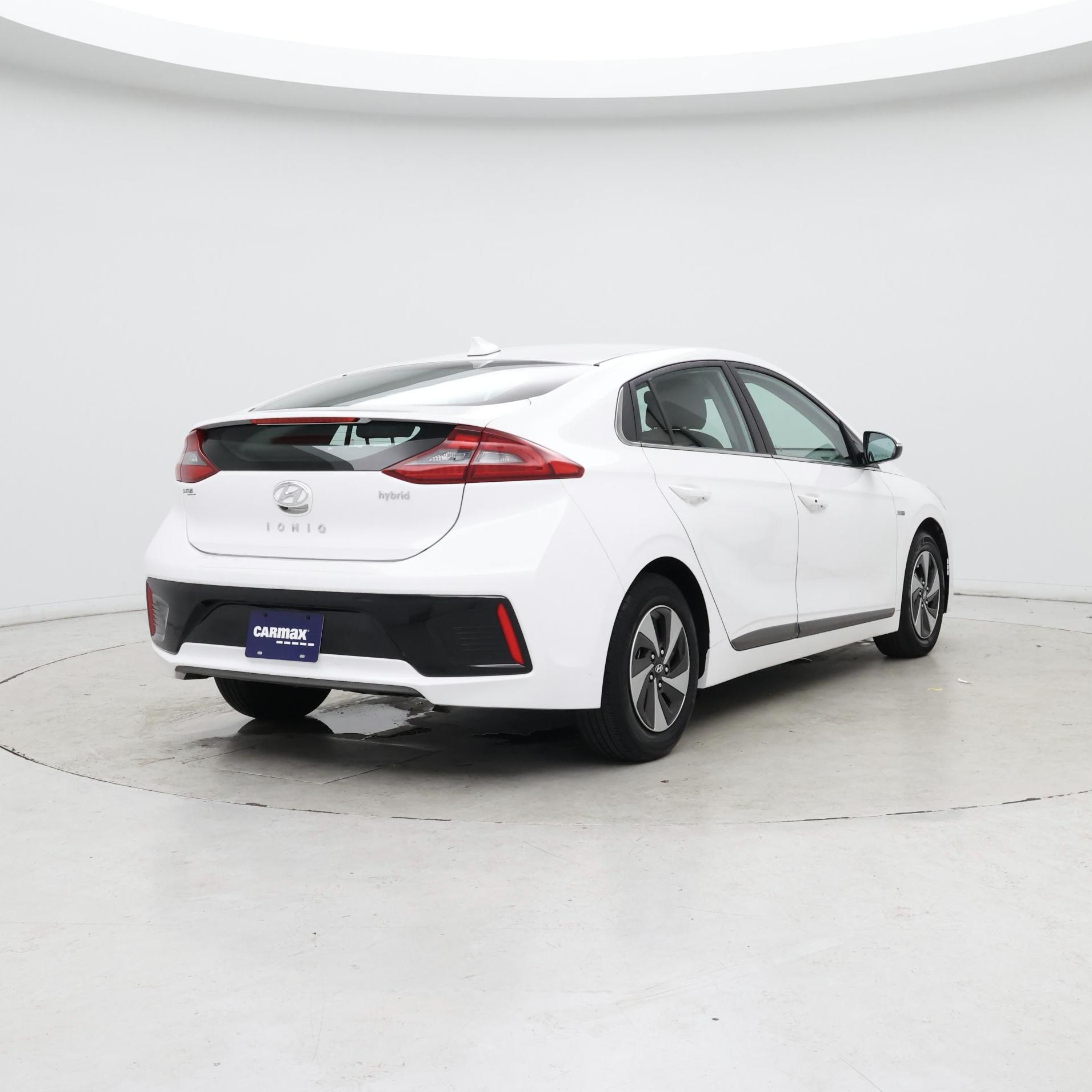 Thumbnail: 2017 Hyundai Ioniq - 8