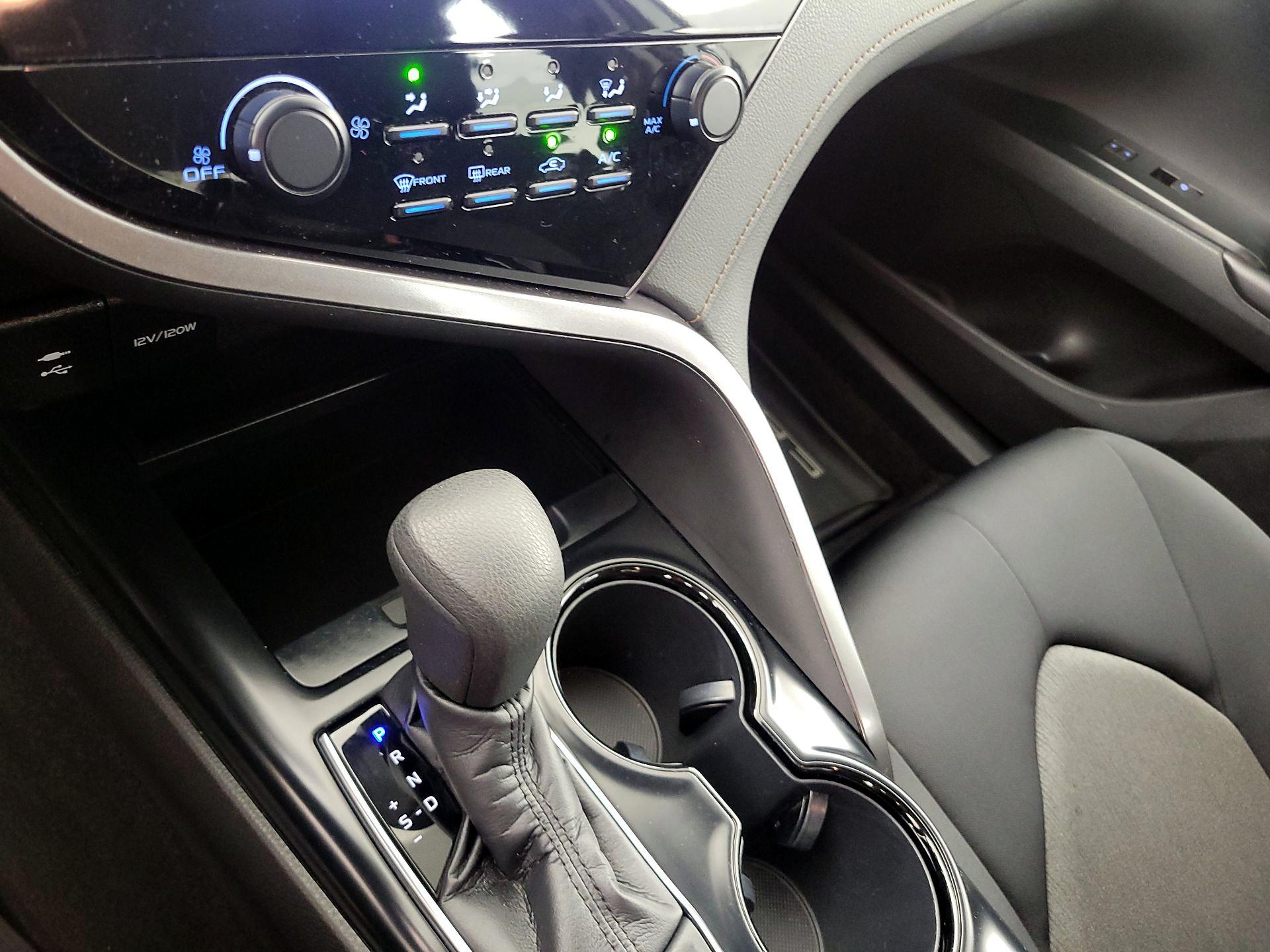 Thumbnail: 2019 Toyota Camry - 16