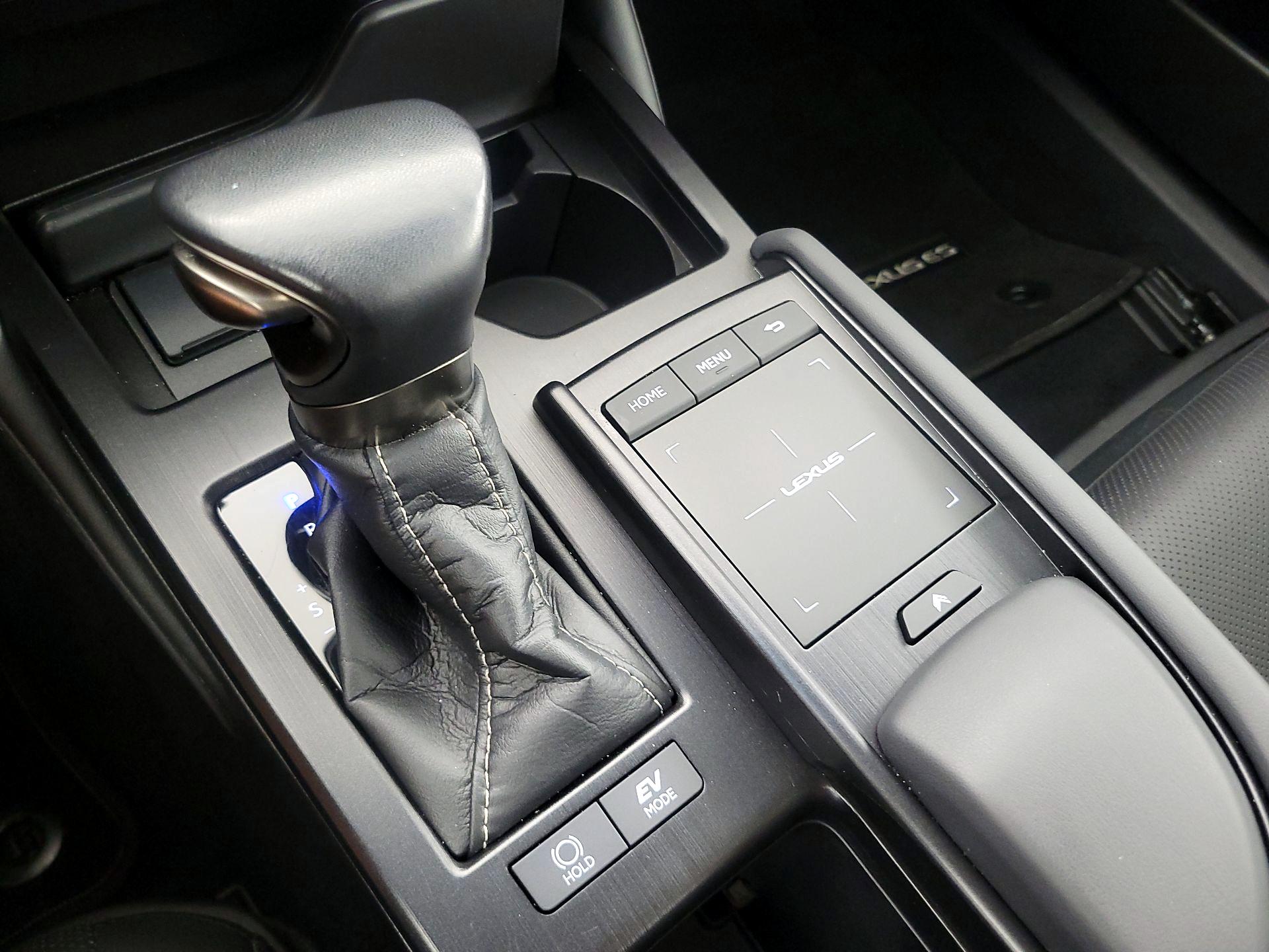 Thumbnail: 2021 Lexus ES - 17