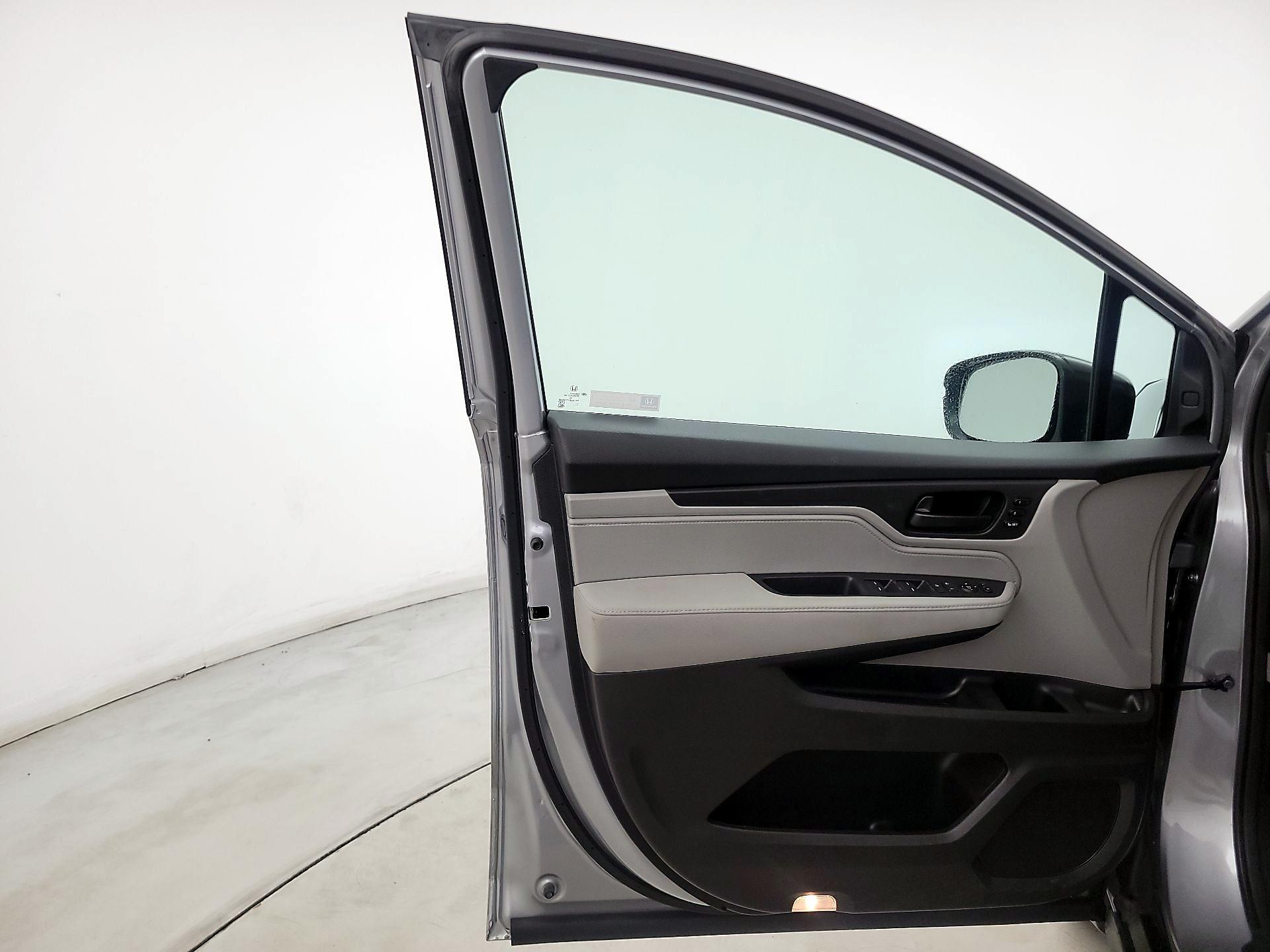 Thumbnail: 2019 Honda Odyssey - 12