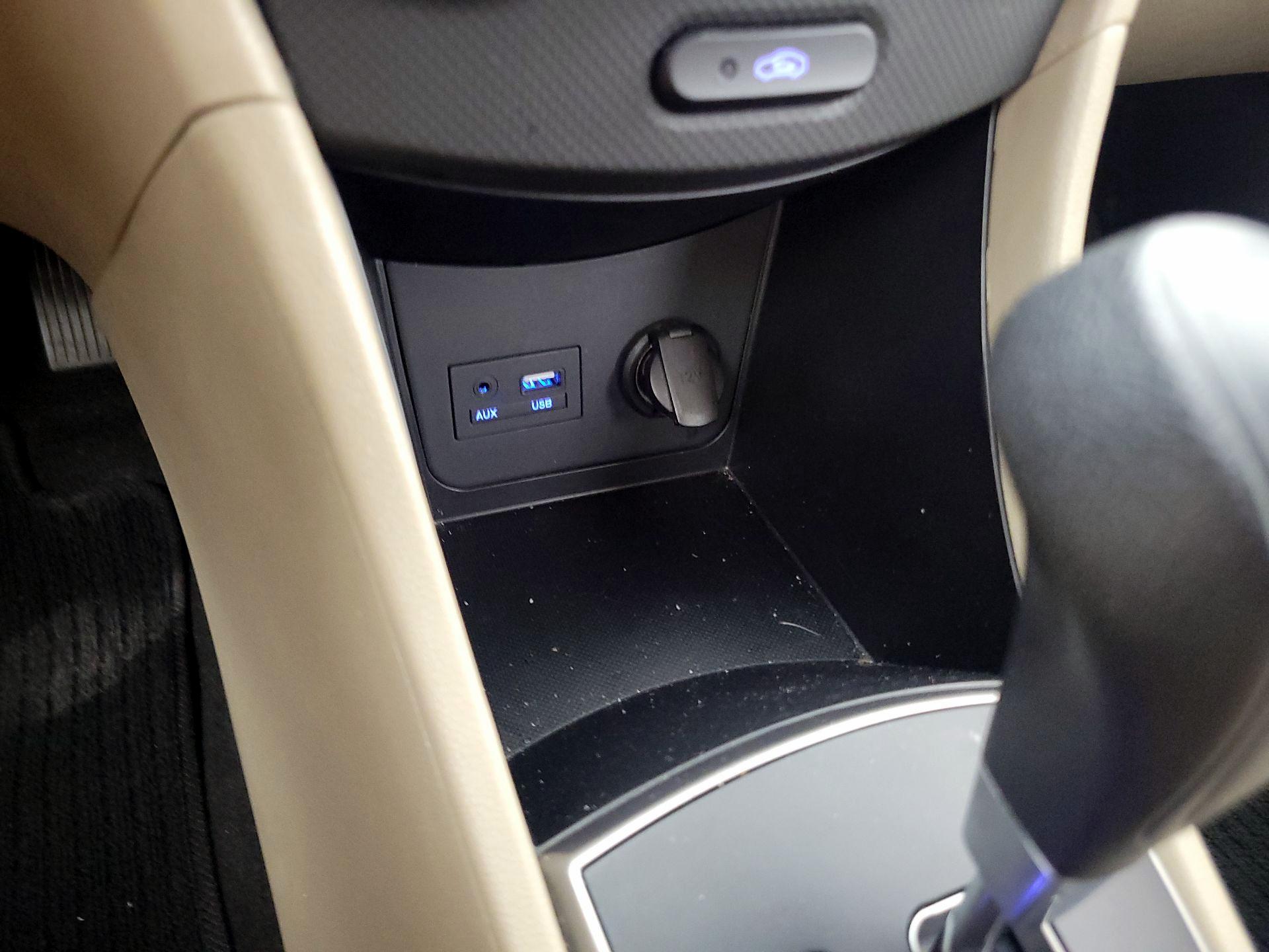 Thumbnail: 2016 Hyundai Accent - 17