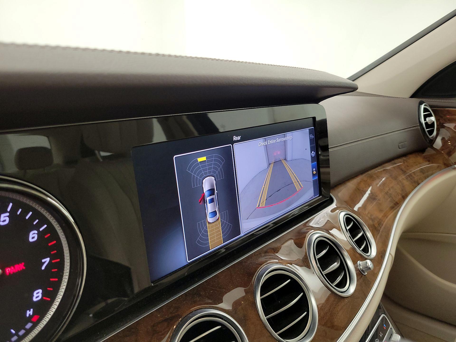 Thumbnail: 2017 Mercedes-Benz E-Class - 15
