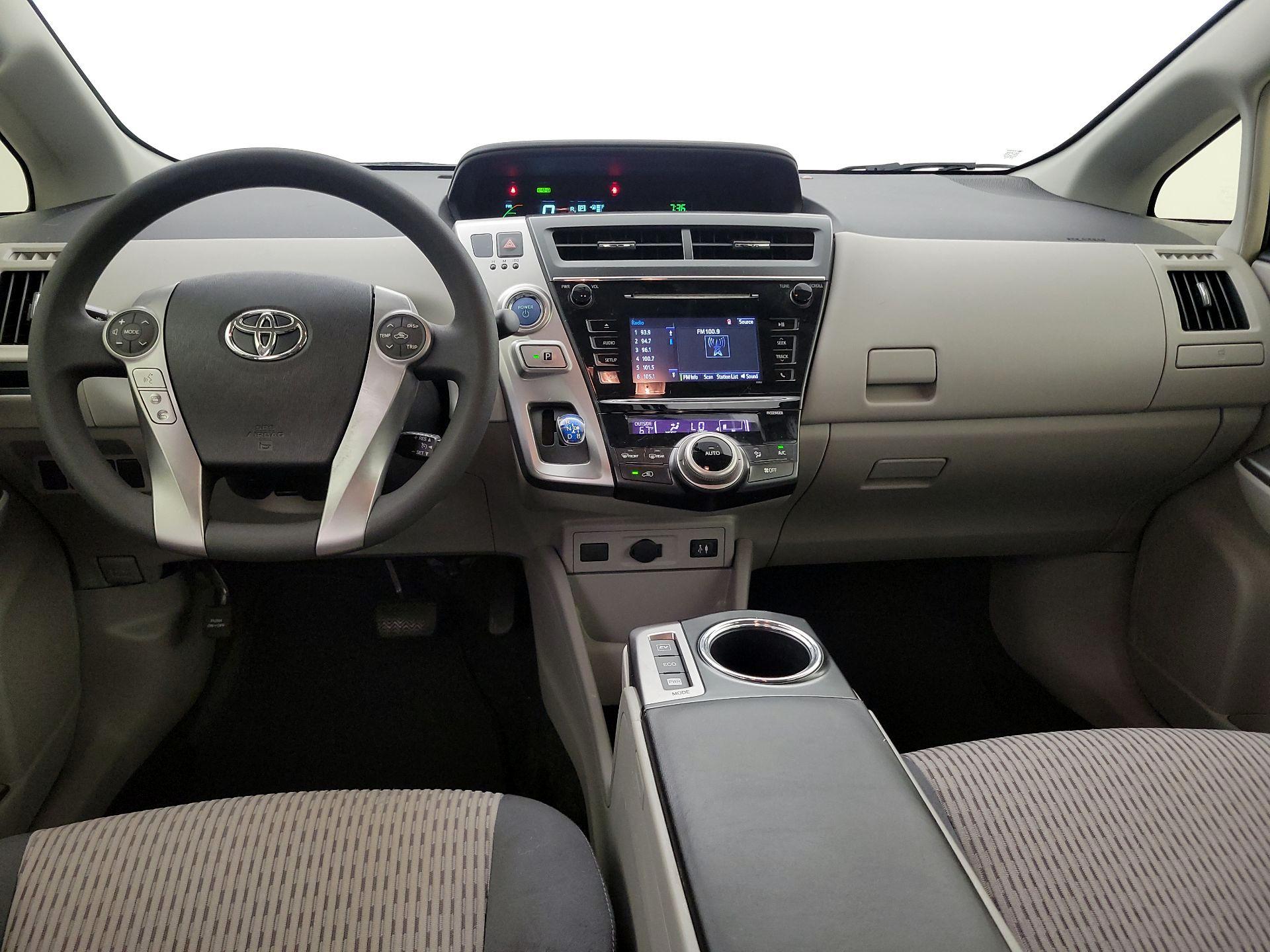 Thumbnail: 2017 Toyota Prius v - 9