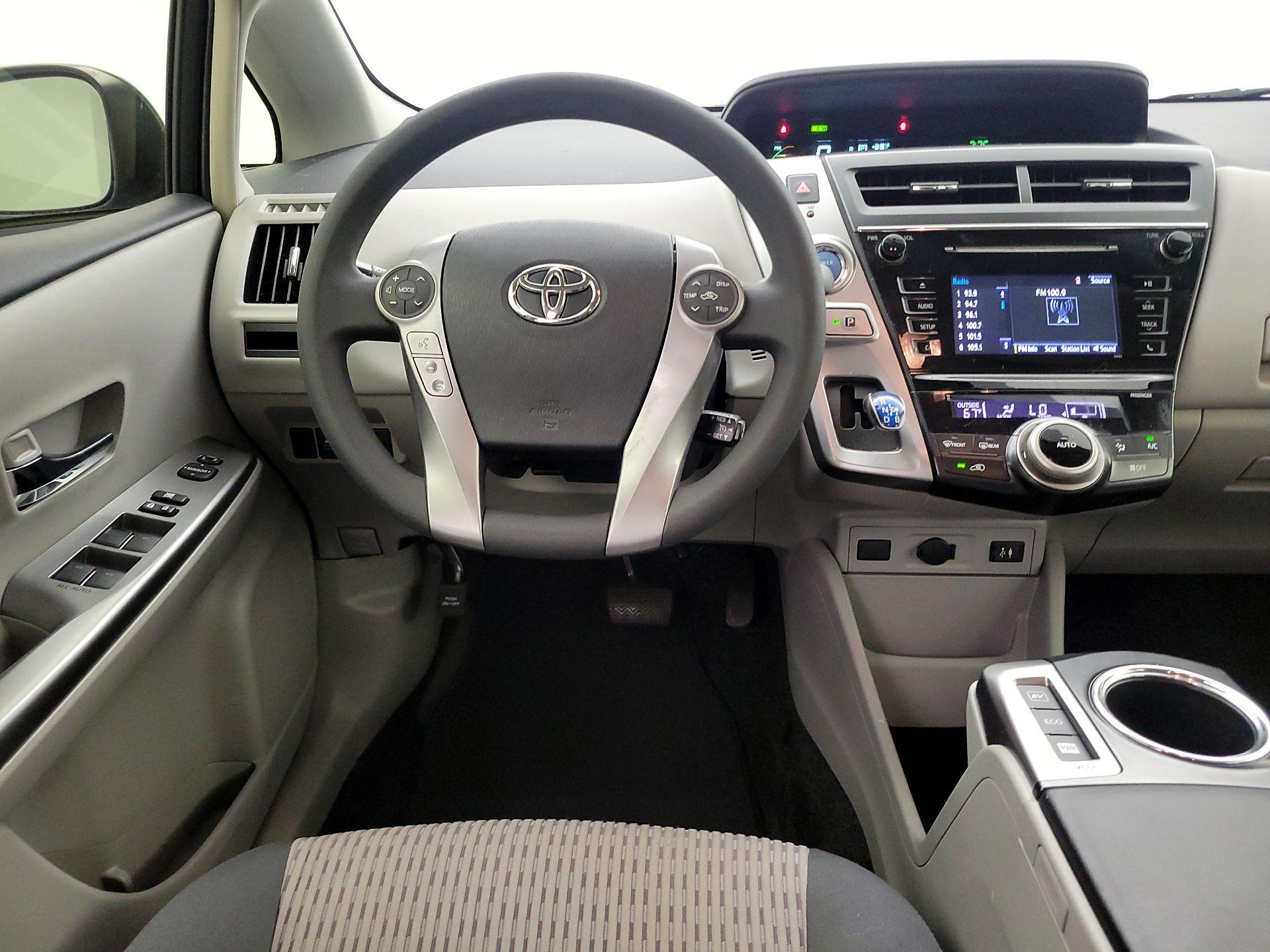 Thumbnail: 2017 Toyota Prius v - 10