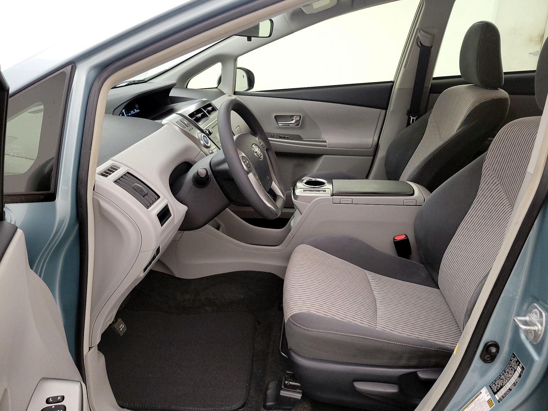 Thumbnail: 2017 Toyota Prius v - 11