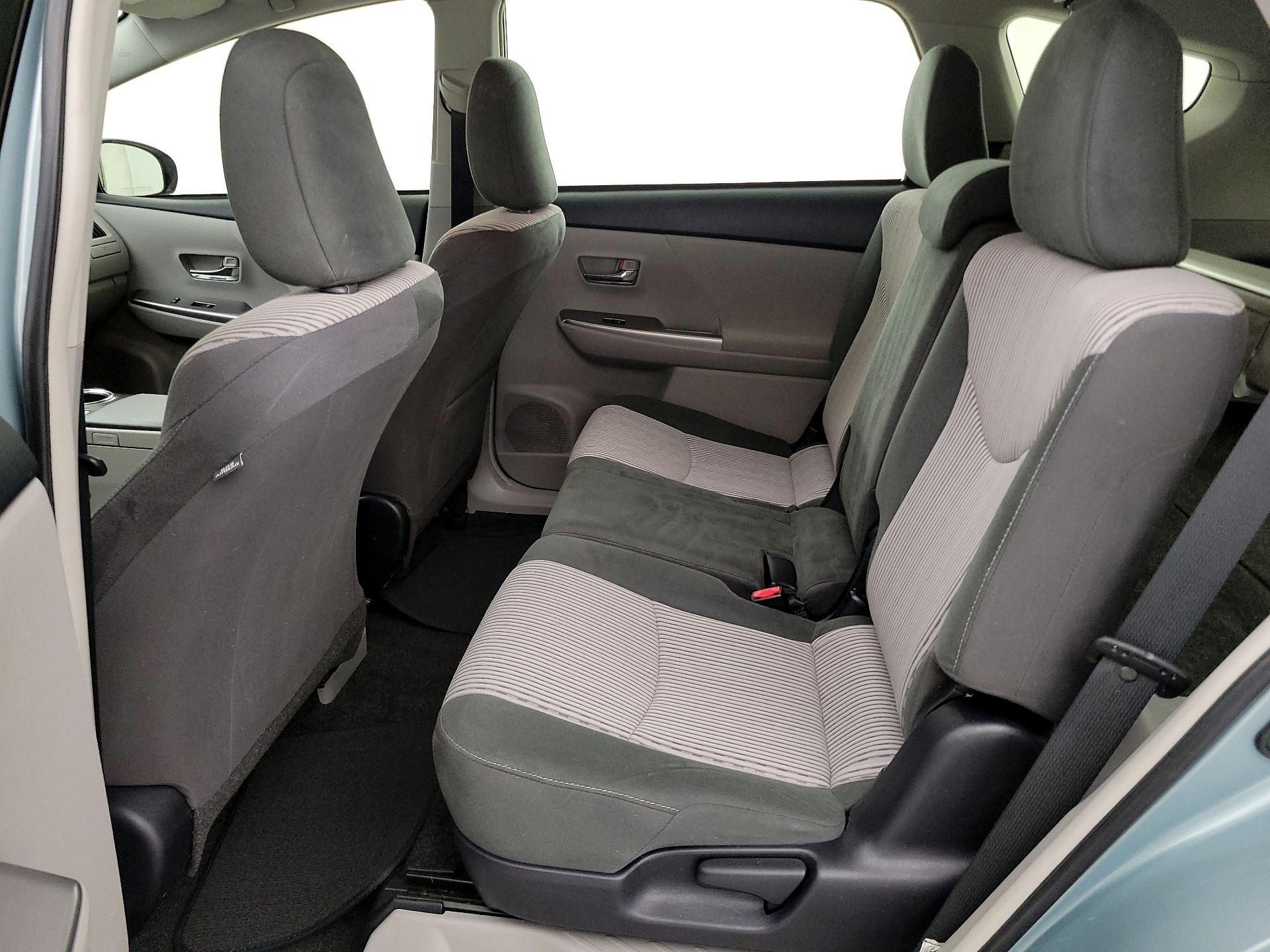 Thumbnail: 2017 Toyota Prius v - 19