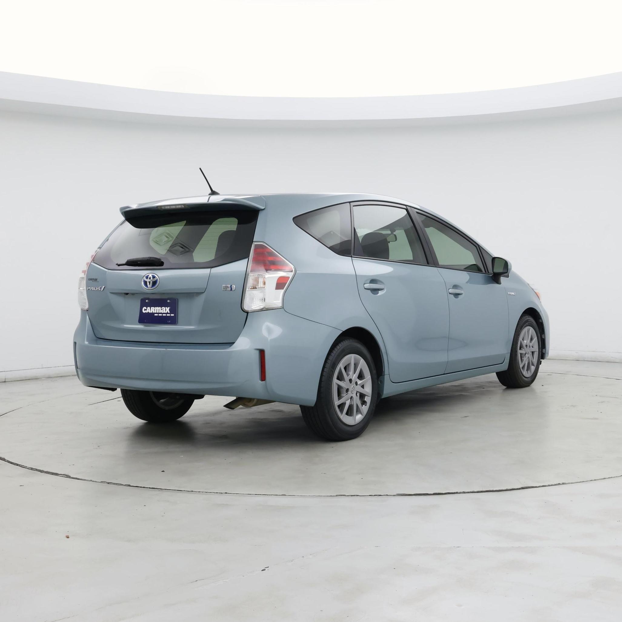 Thumbnail: 2017 Toyota Prius v - 8