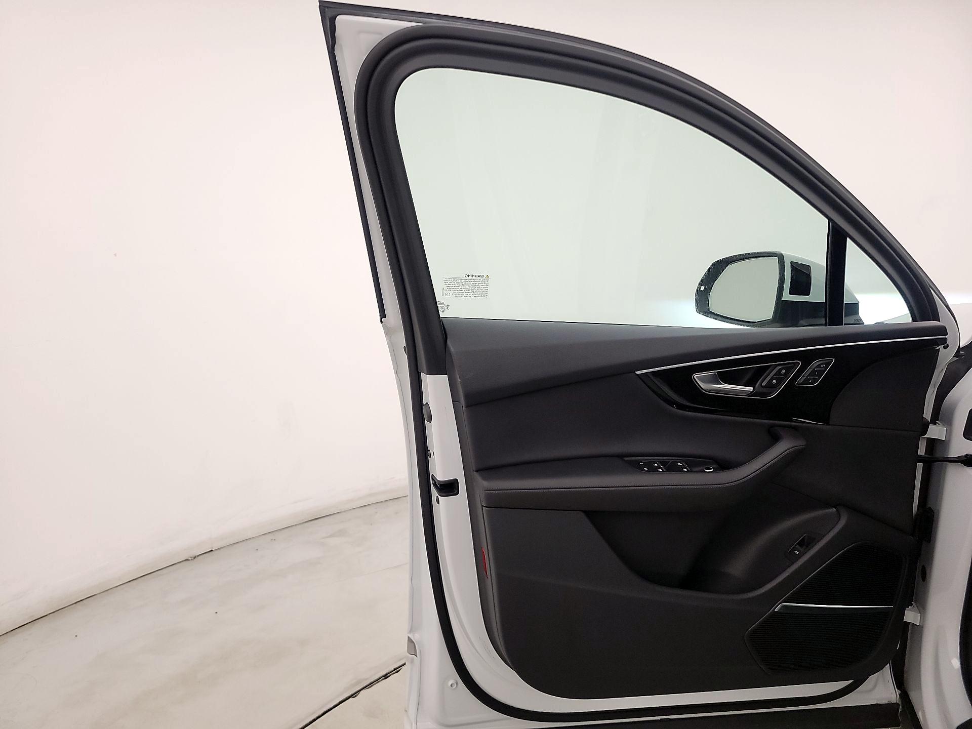 Thumbnail: 2023 Audi Q7 - 12
