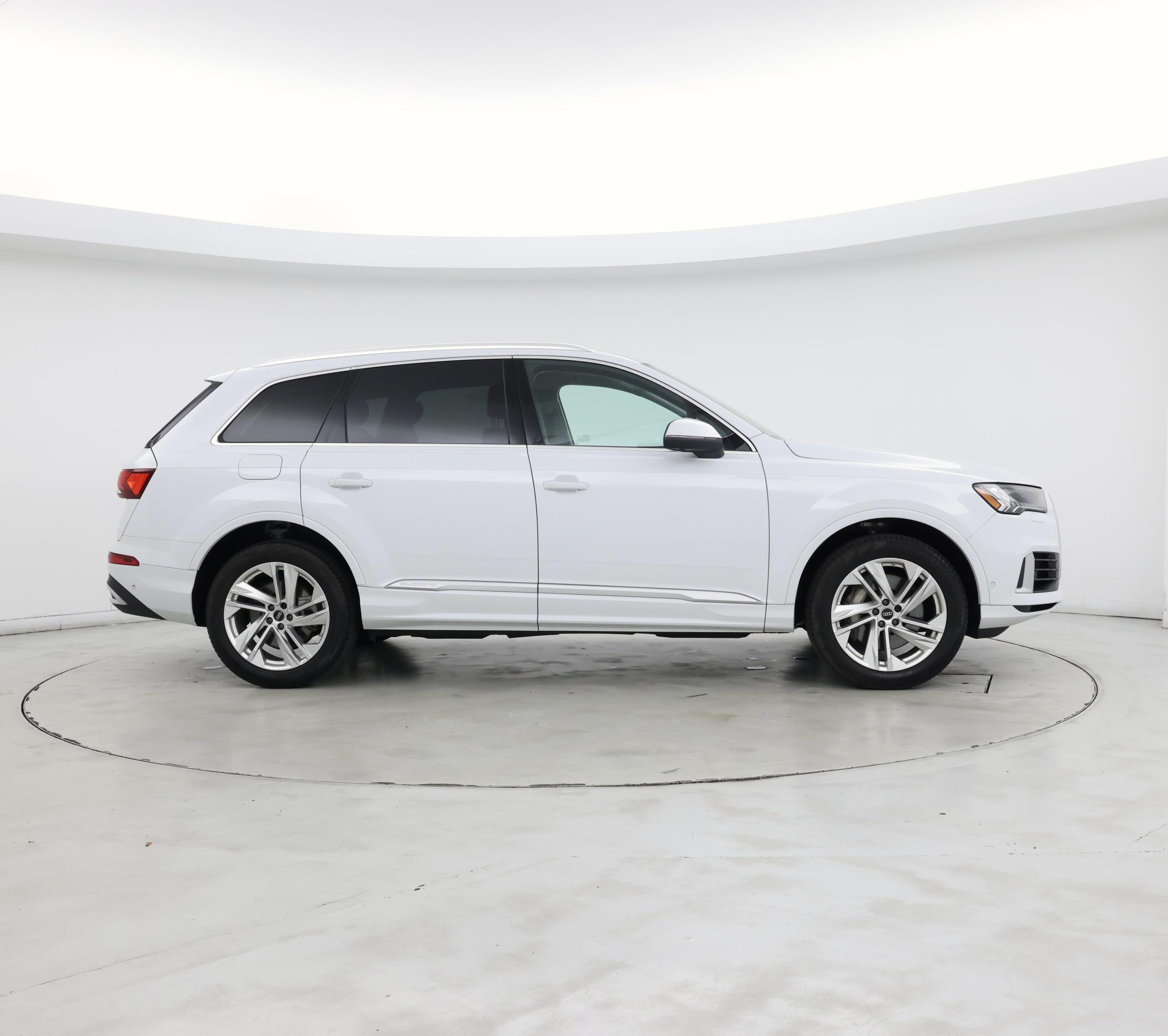 Thumbnail: 2023 Audi Q7 - 7