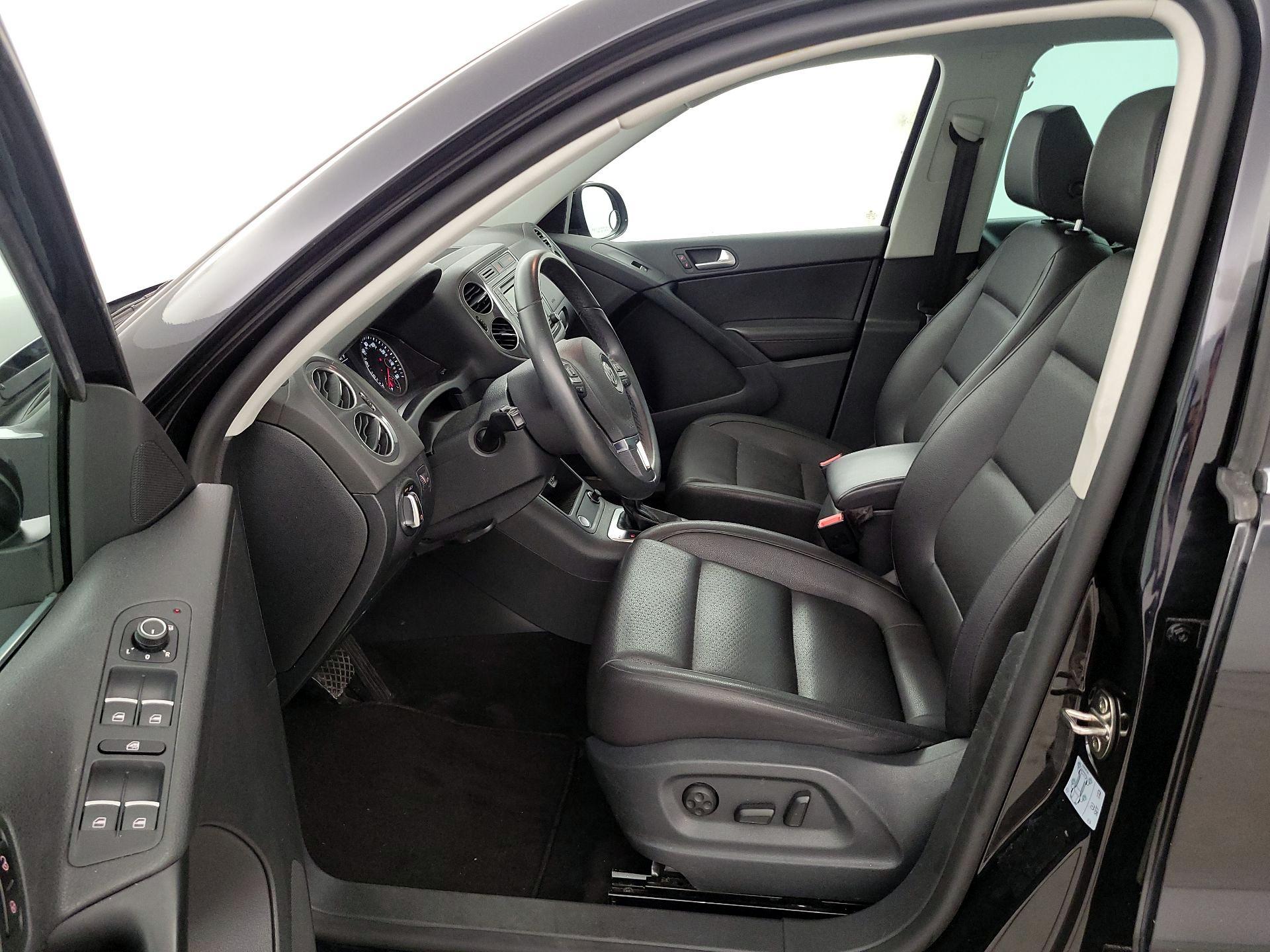 Thumbnail: 2017 Volkswagen Tiguan - 9