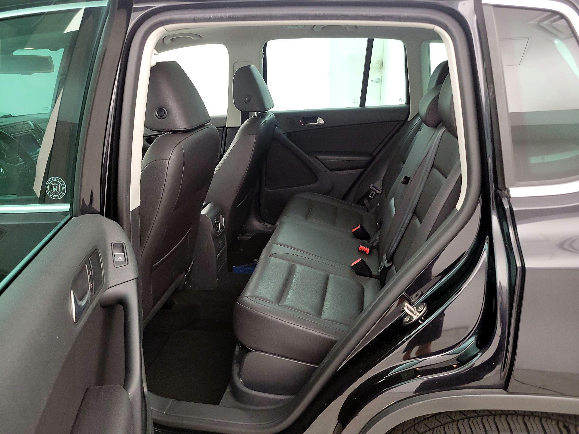 Thumbnail: 2017 Volkswagen Tiguan - 18