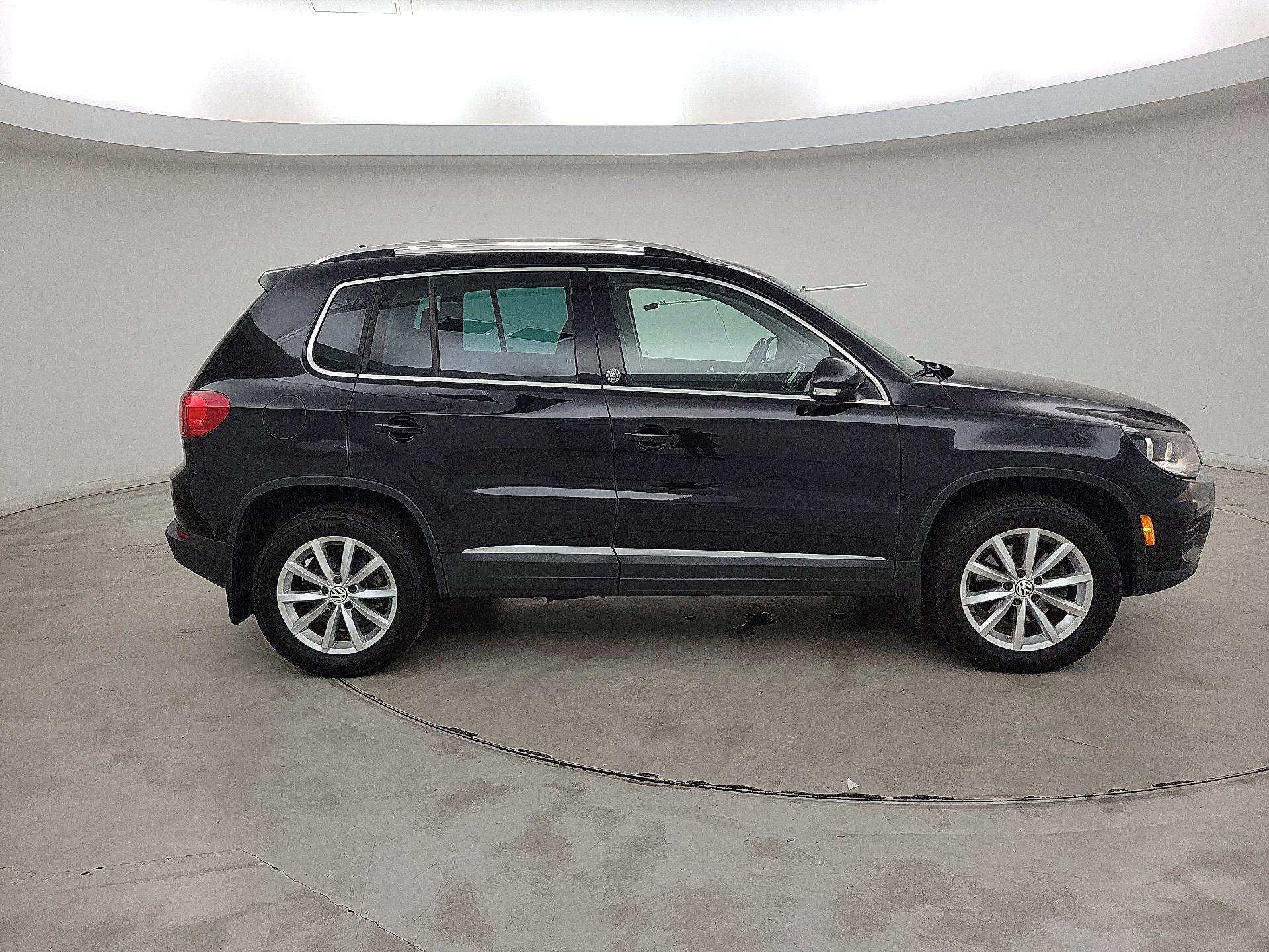 Thumbnail: 2017 Volkswagen Tiguan - 4