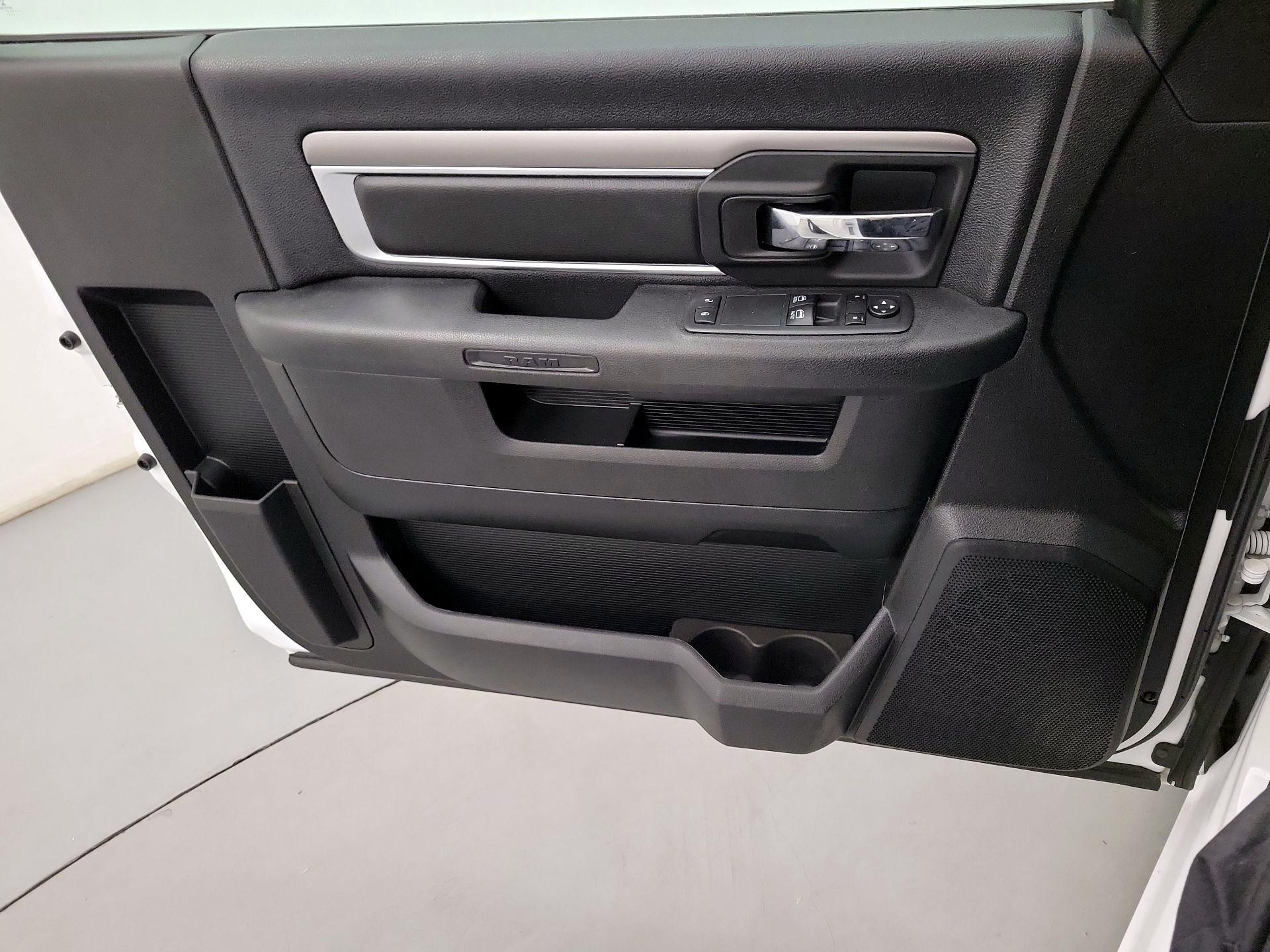 Thumbnail: 2021 RAM 1500 Classic - 12