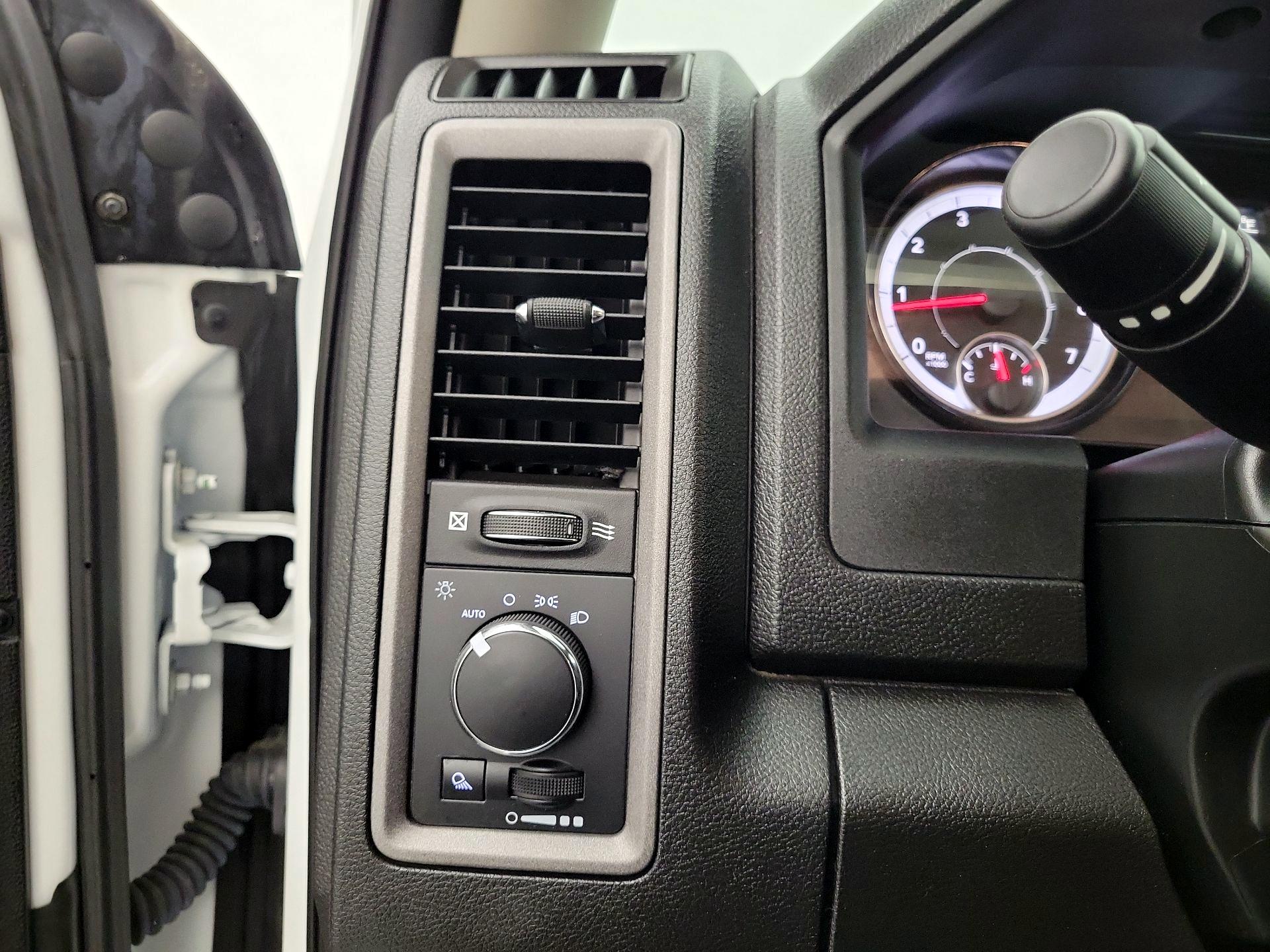 Thumbnail: 2021 RAM 1500 Classic - 13