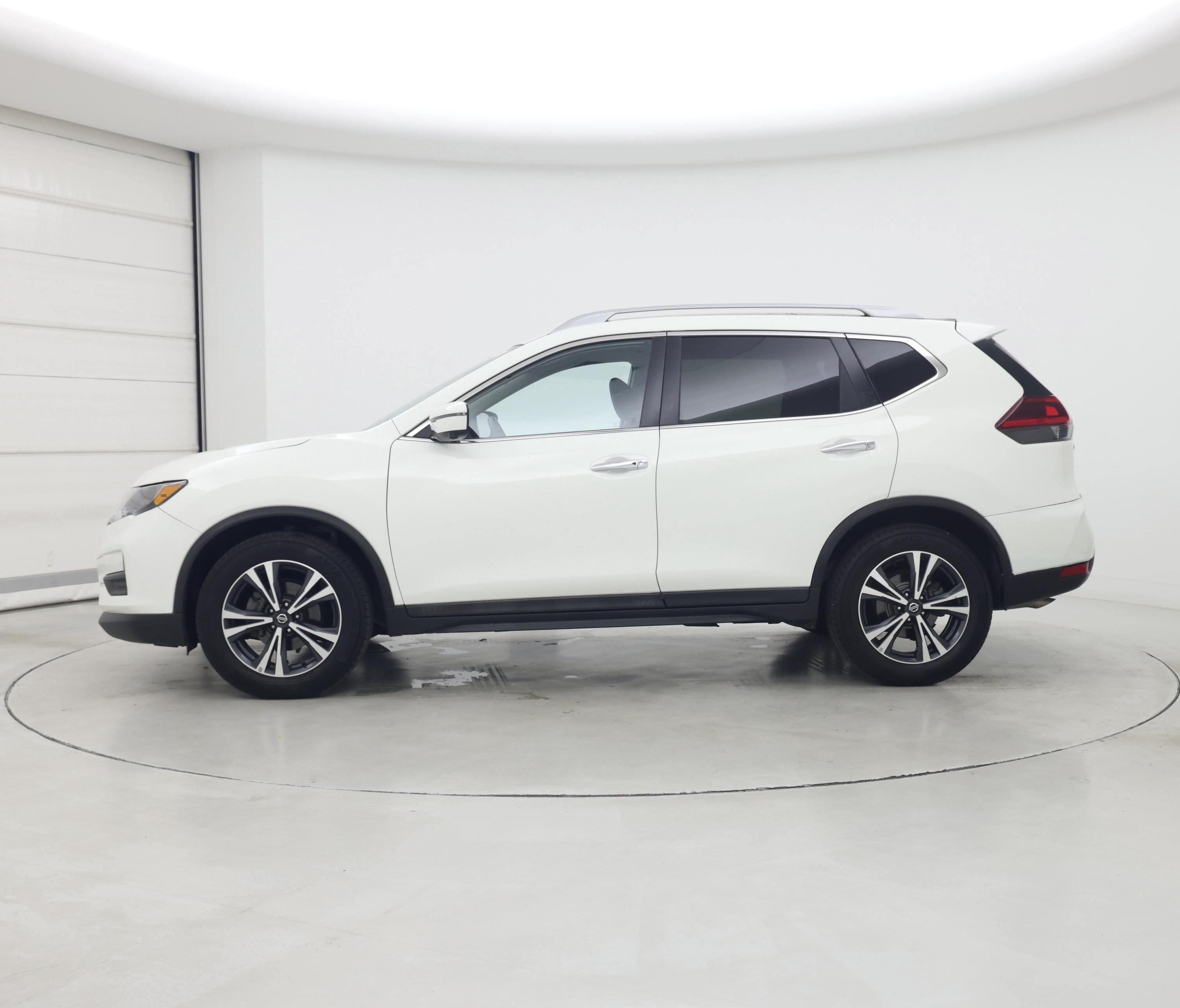 Thumbnail: 2020 Nissan Rogue - 3