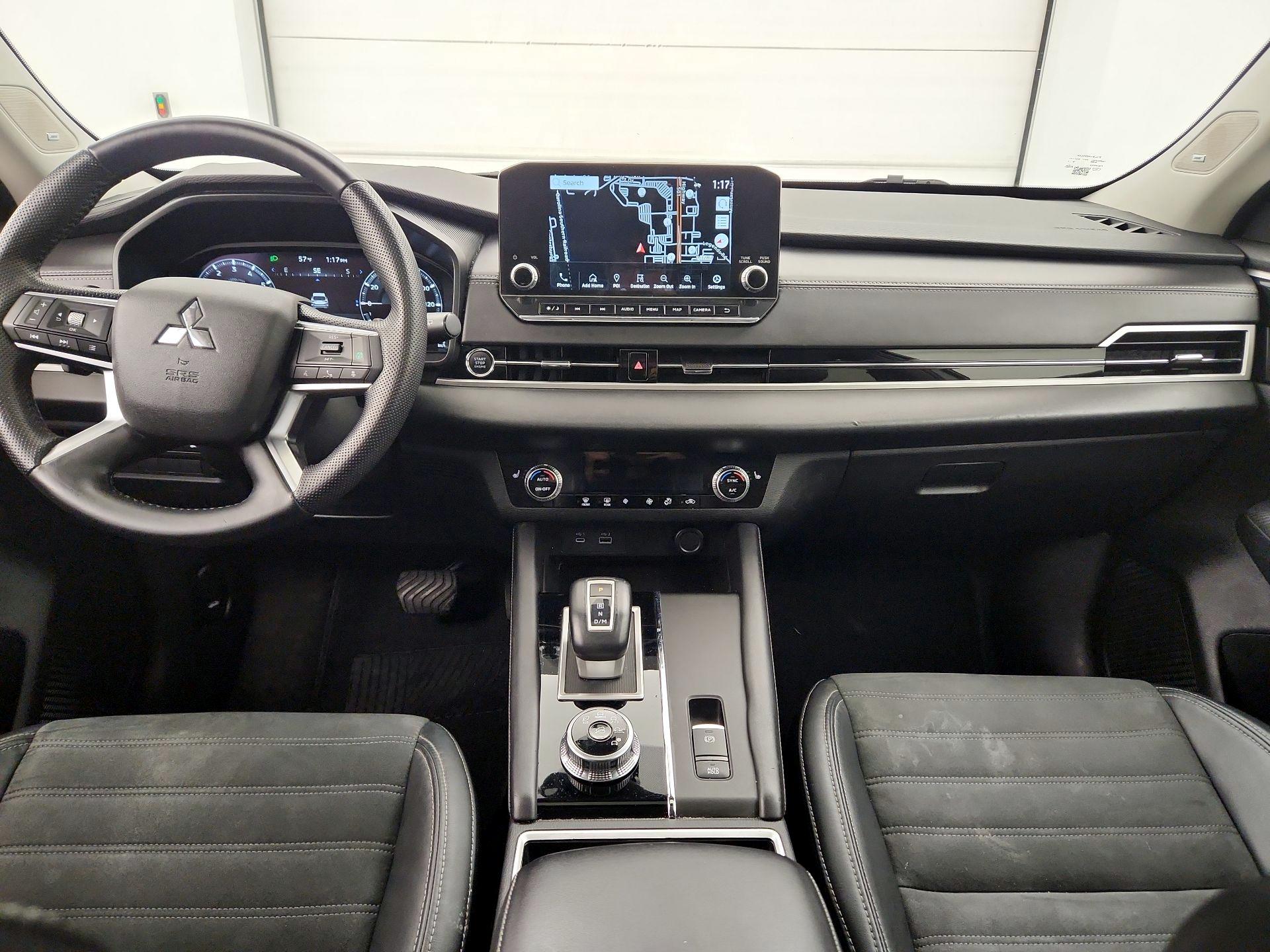 Thumbnail: 2023 Mitsubishi Outlander - 9