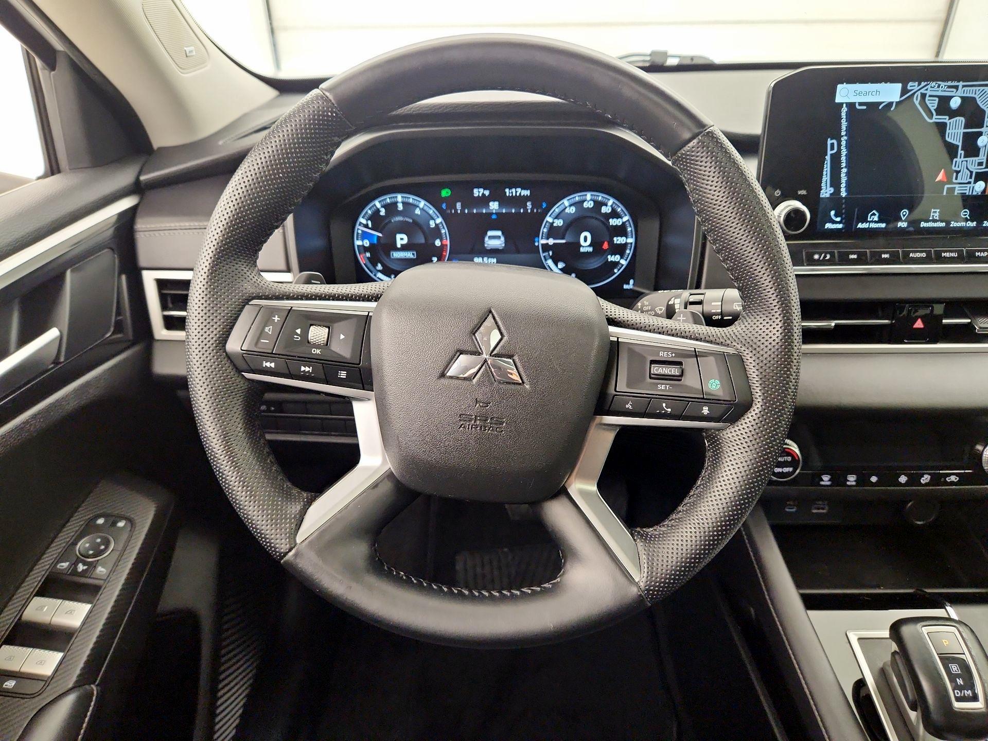 Thumbnail: 2023 Mitsubishi Outlander - 10