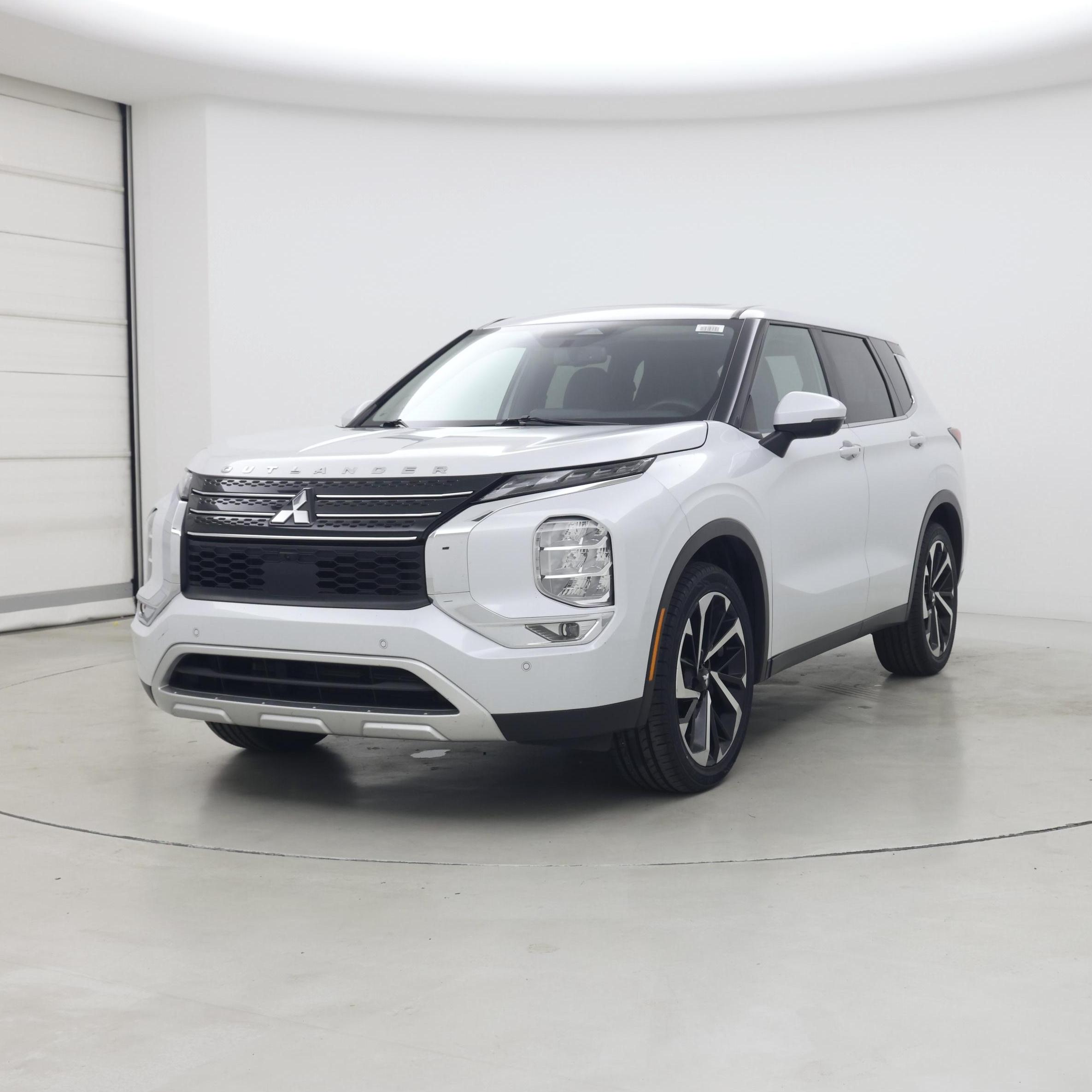 Thumbnail: 2023 Mitsubishi Outlander - 4