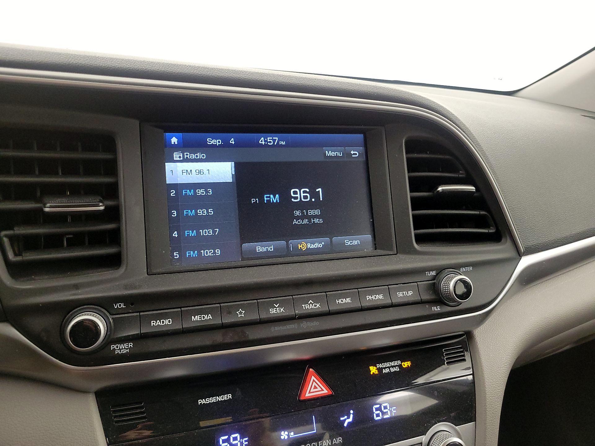Thumbnail: 2020 Hyundai Elantra - 15