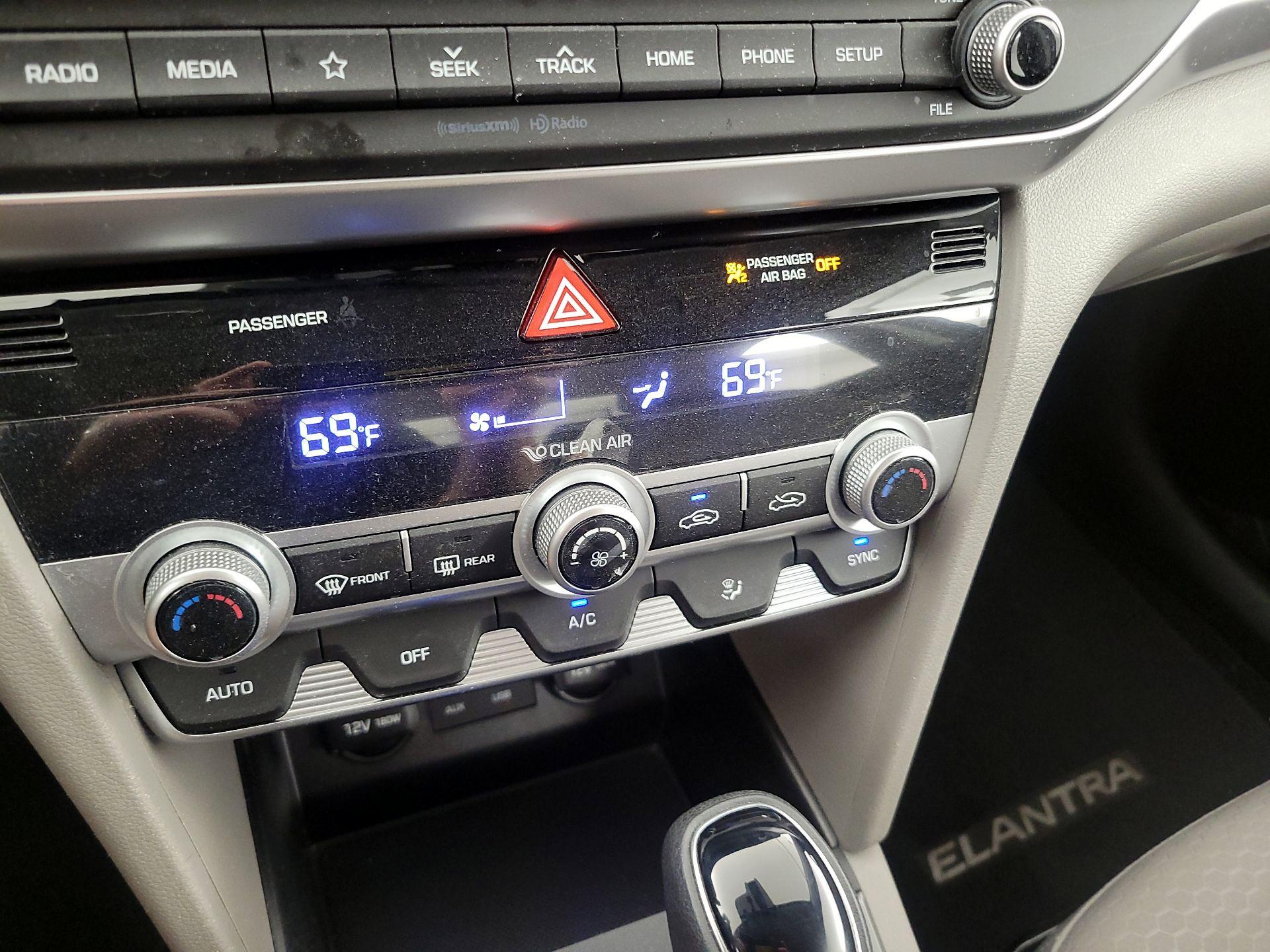 Thumbnail: 2020 Hyundai Elantra - 16