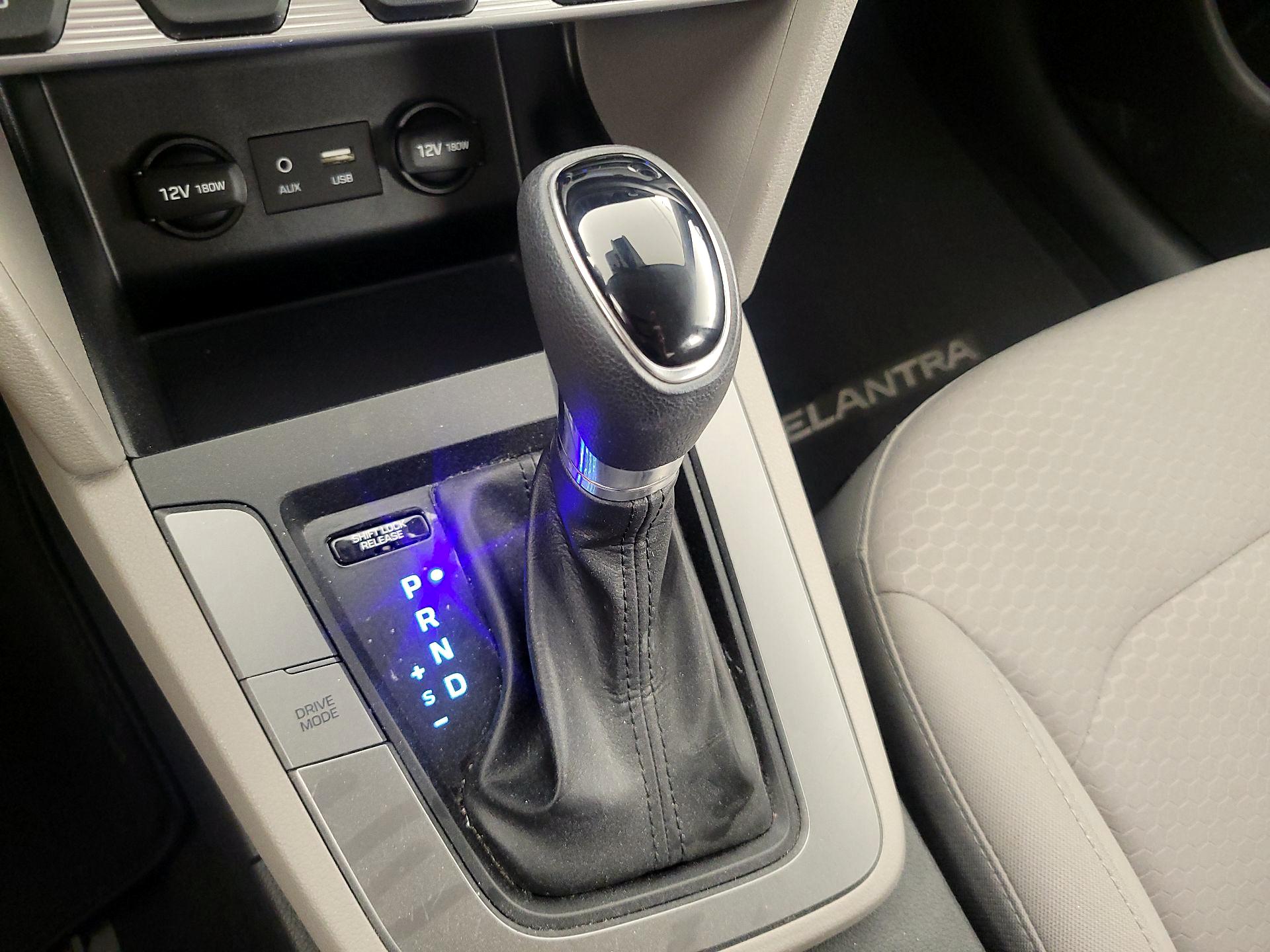 Thumbnail: 2020 Hyundai Elantra - 17