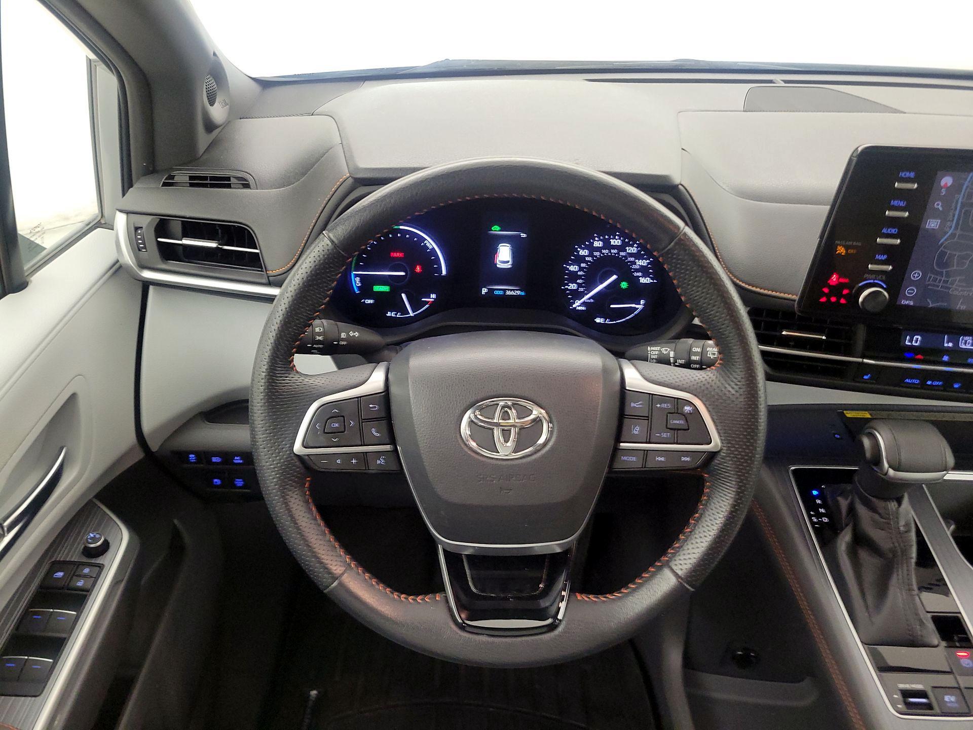 Thumbnail: 2022 Toyota Sienna - 10