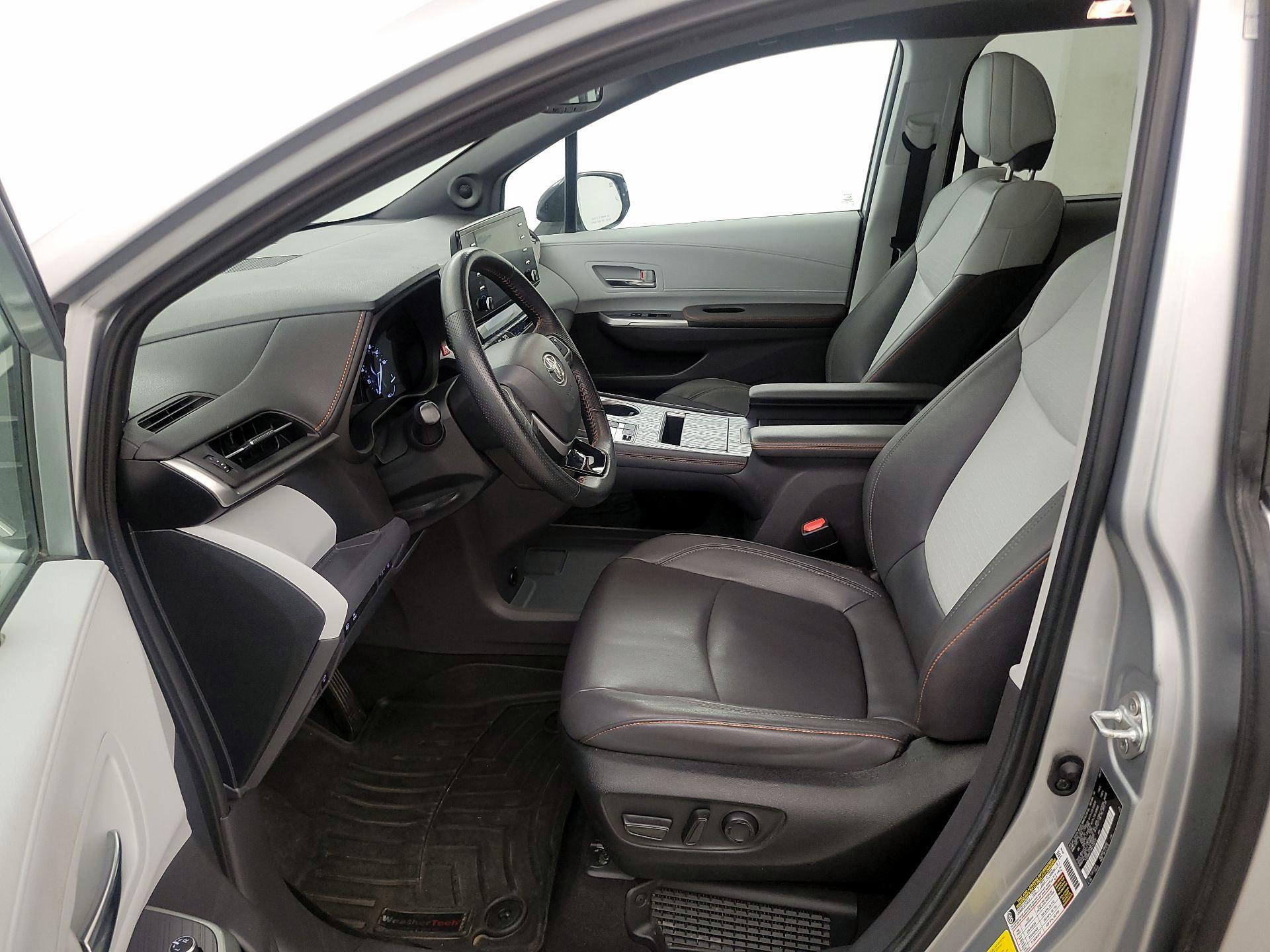 Thumbnail: 2022 Toyota Sienna - 11