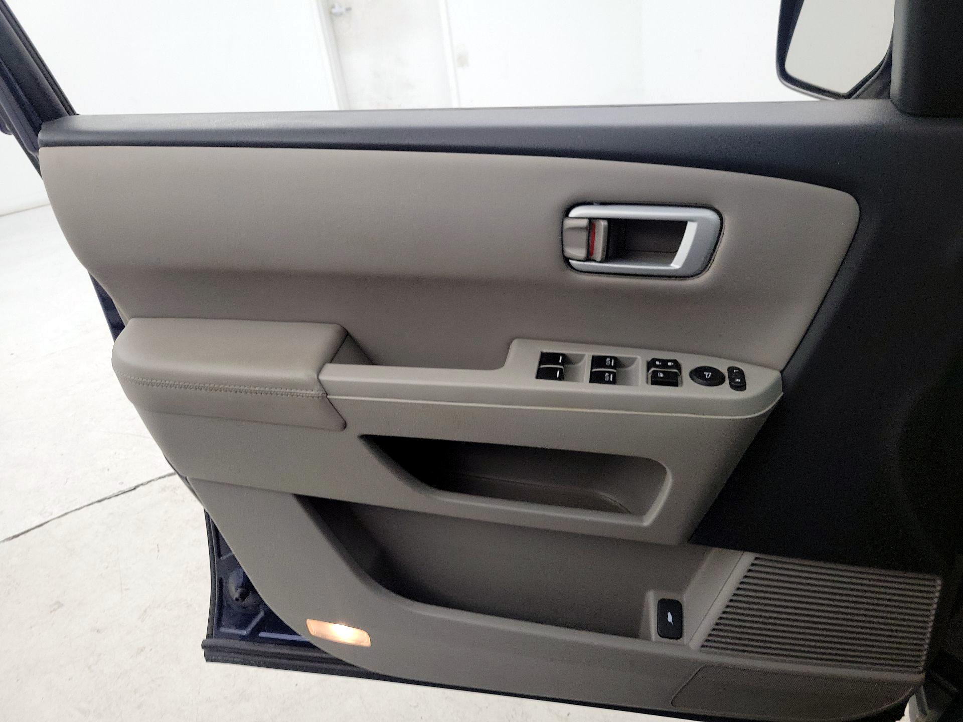 Thumbnail: 2015 Honda Pilot - 12